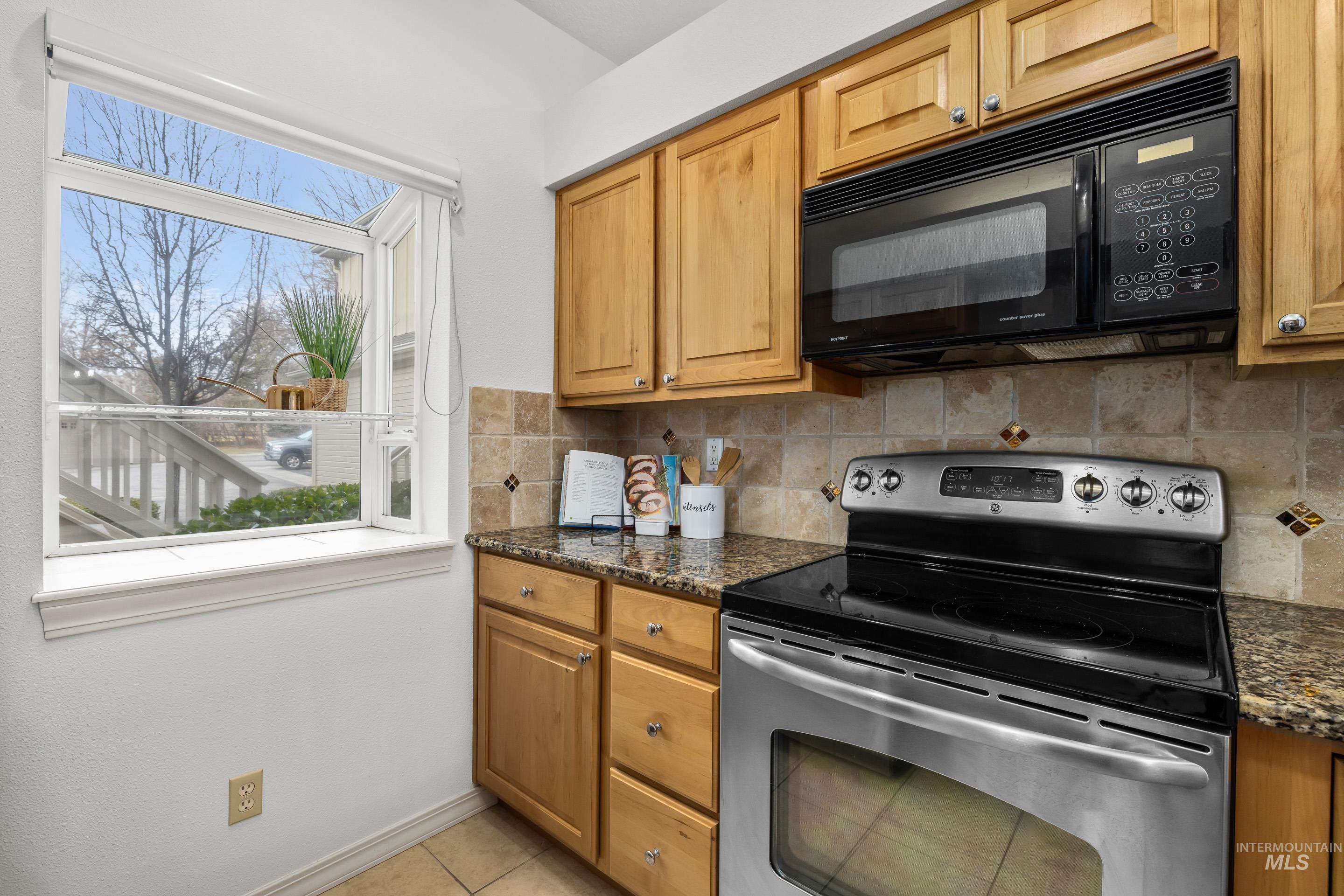 5116 S Surprise Way Property Photo 23
