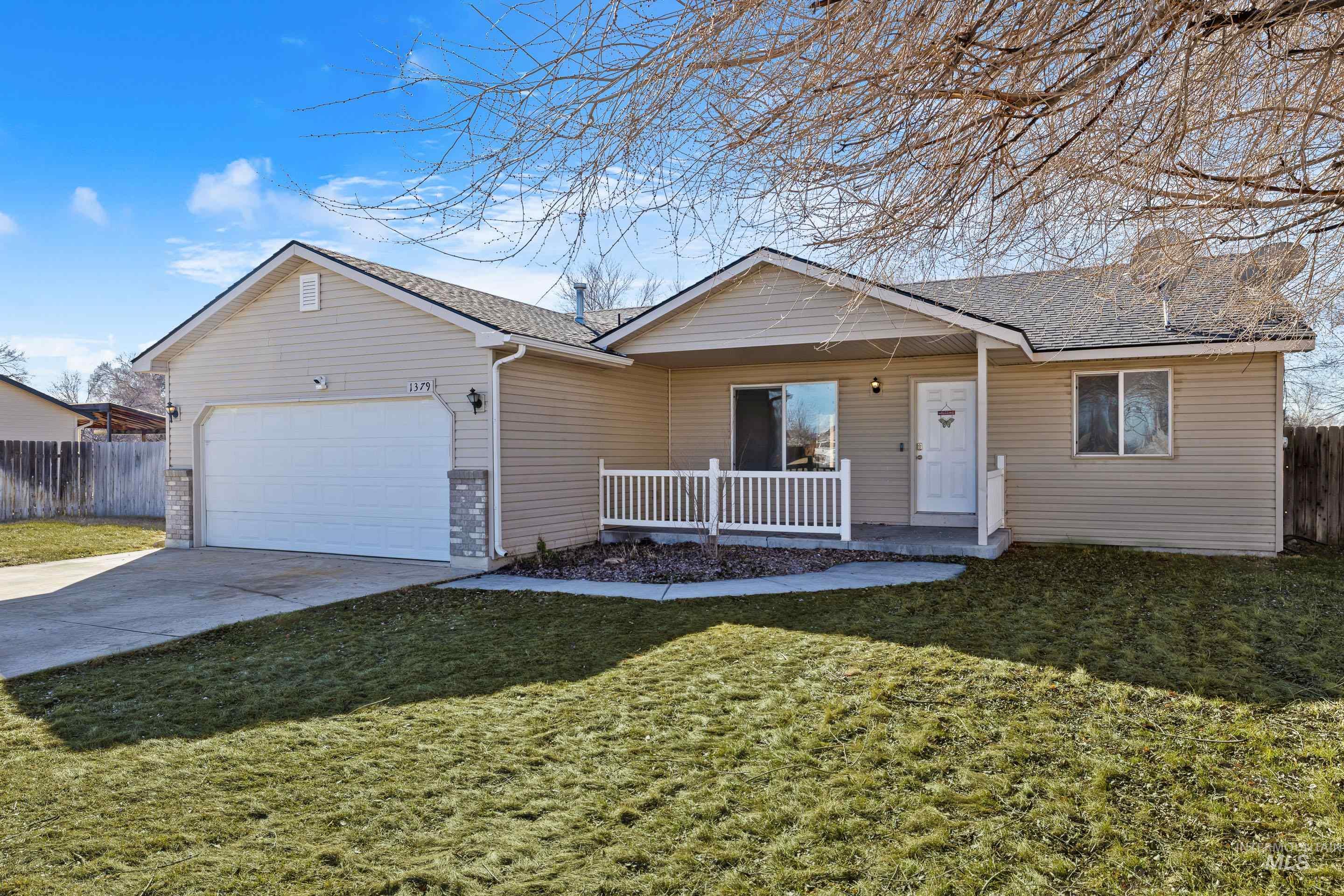 1379 Nw Withrow Ct Property Photo 3