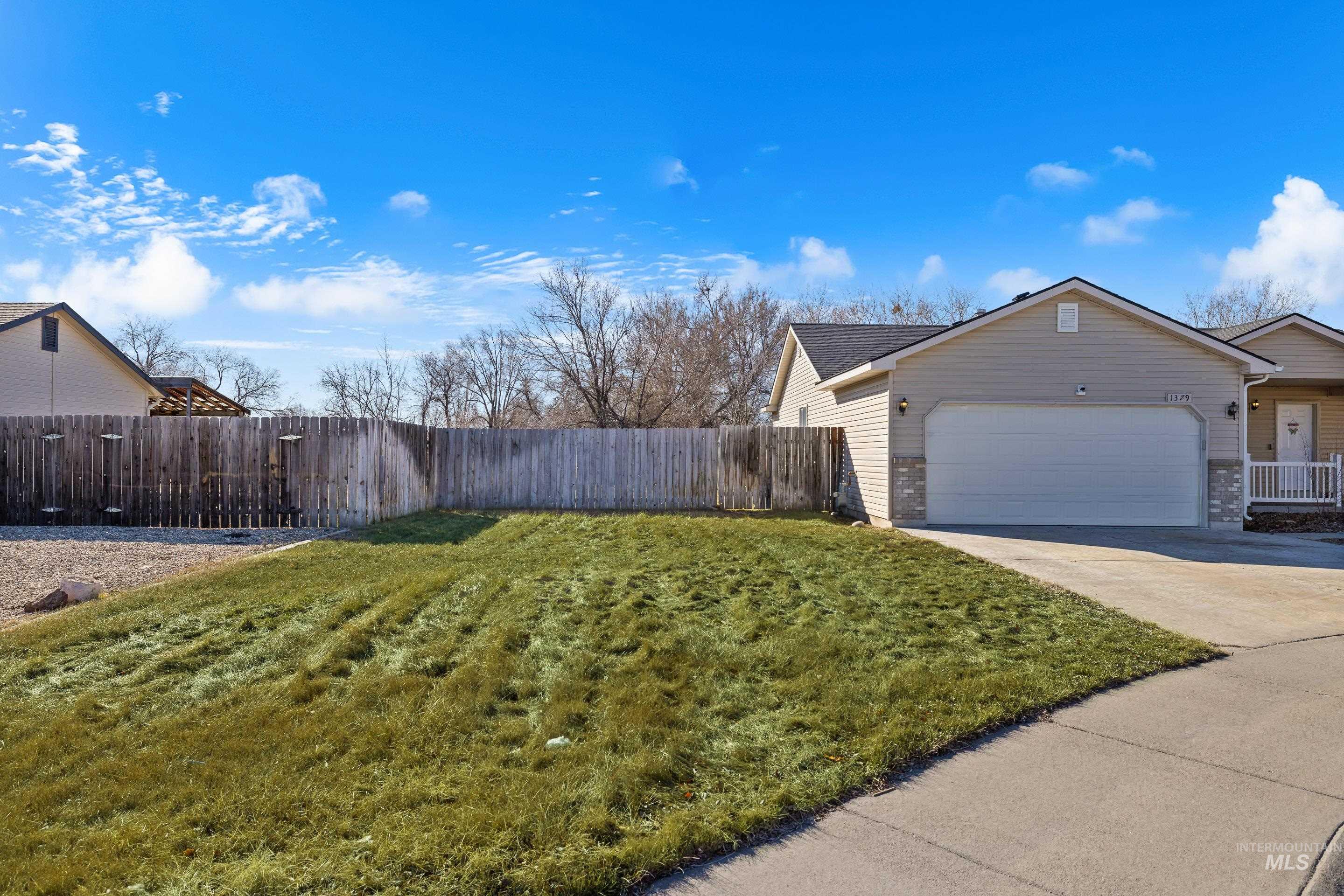 1379 Nw Withrow Ct Property Photo 4