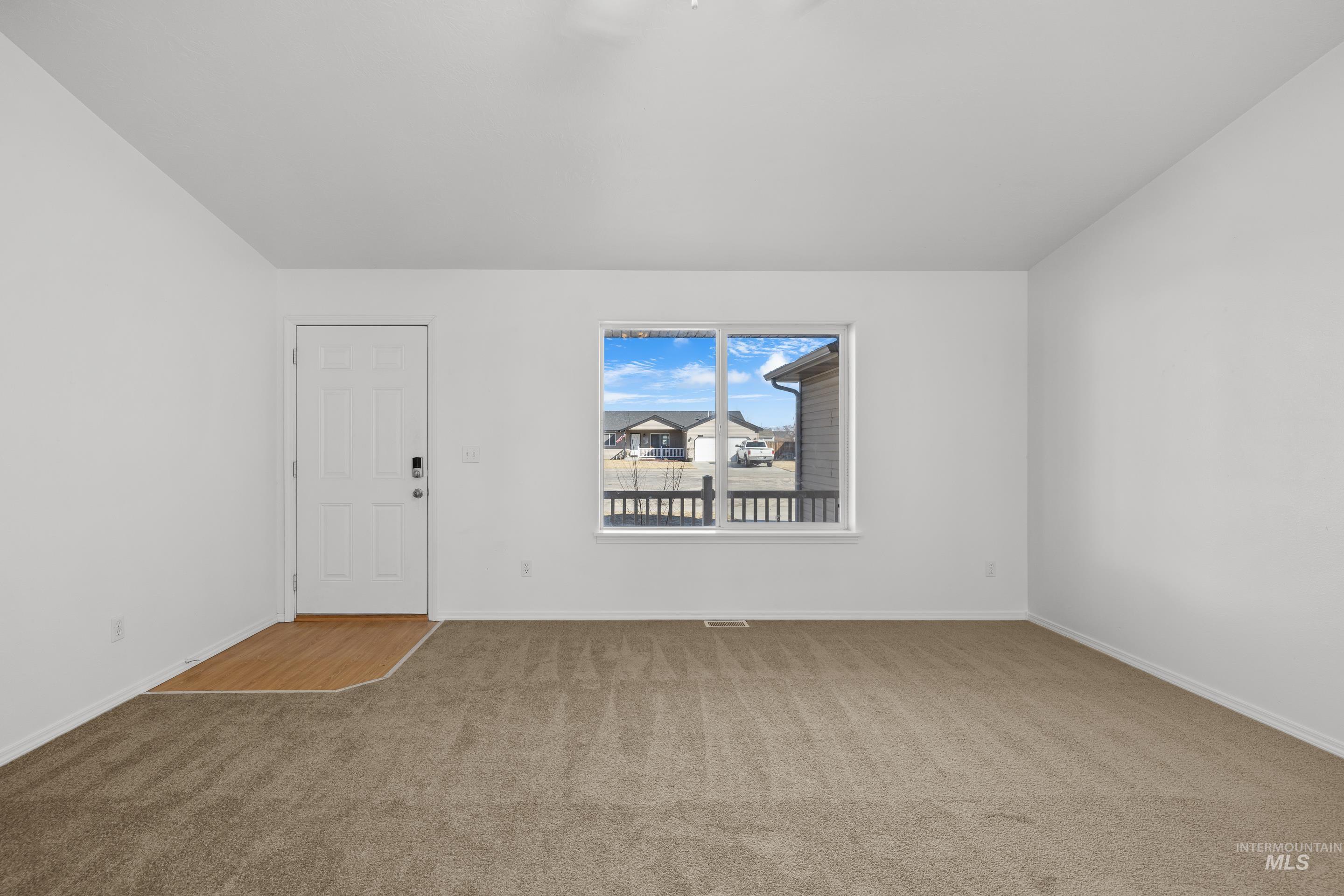 1379 Nw Withrow Ct Property Photo 8