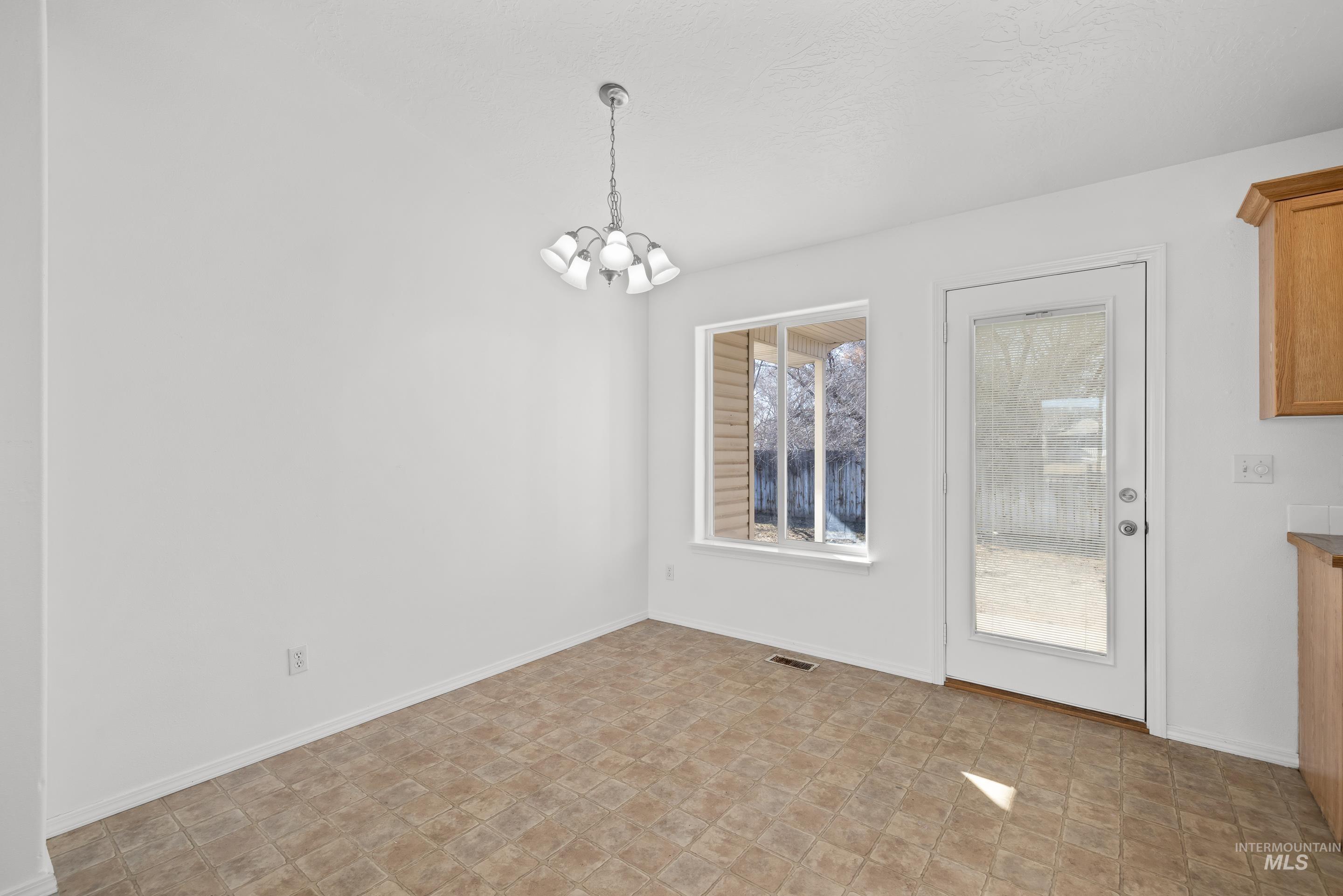 1379 Nw Withrow Ct Property Photo 13