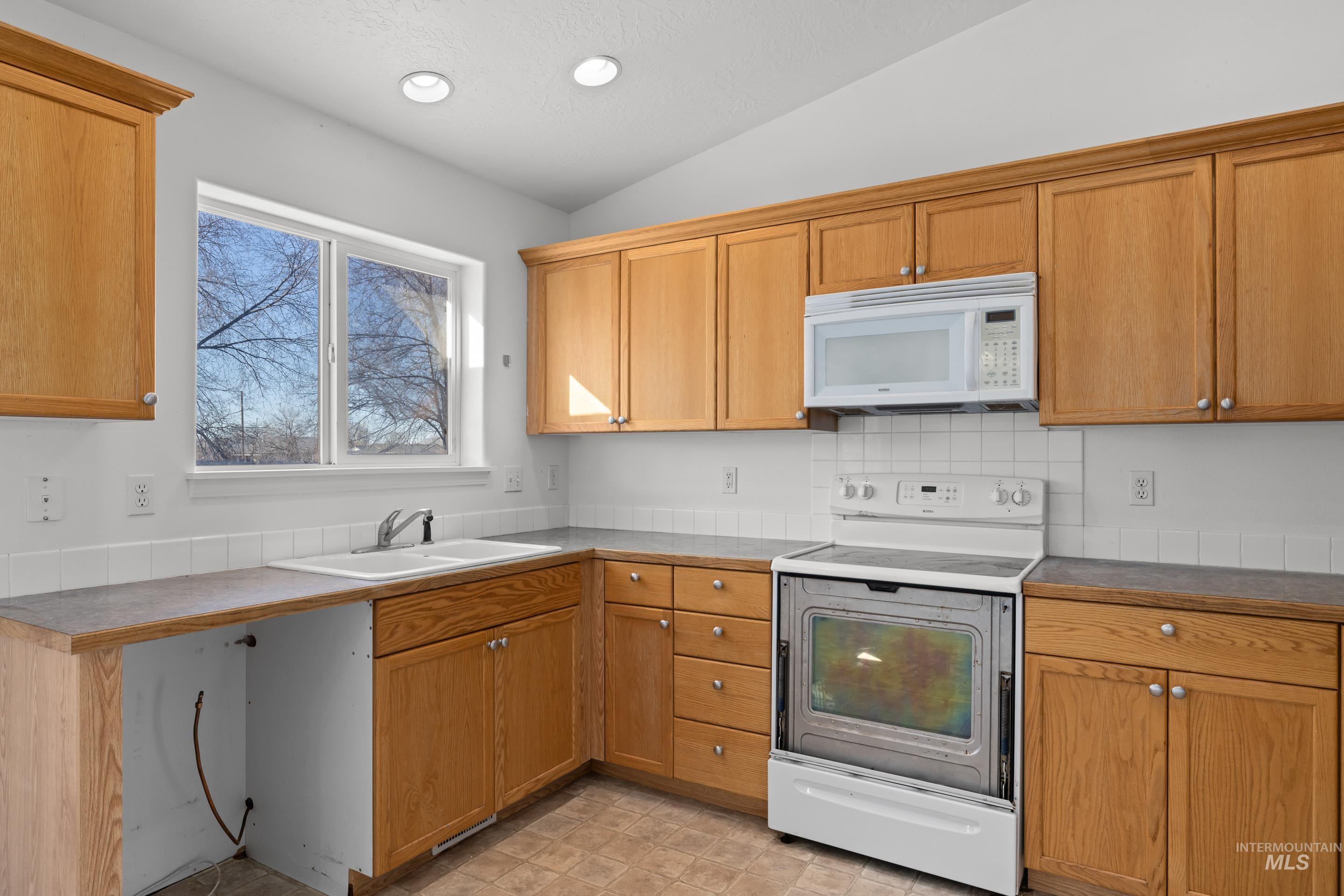1379 Nw Withrow Ct Property Photo 15