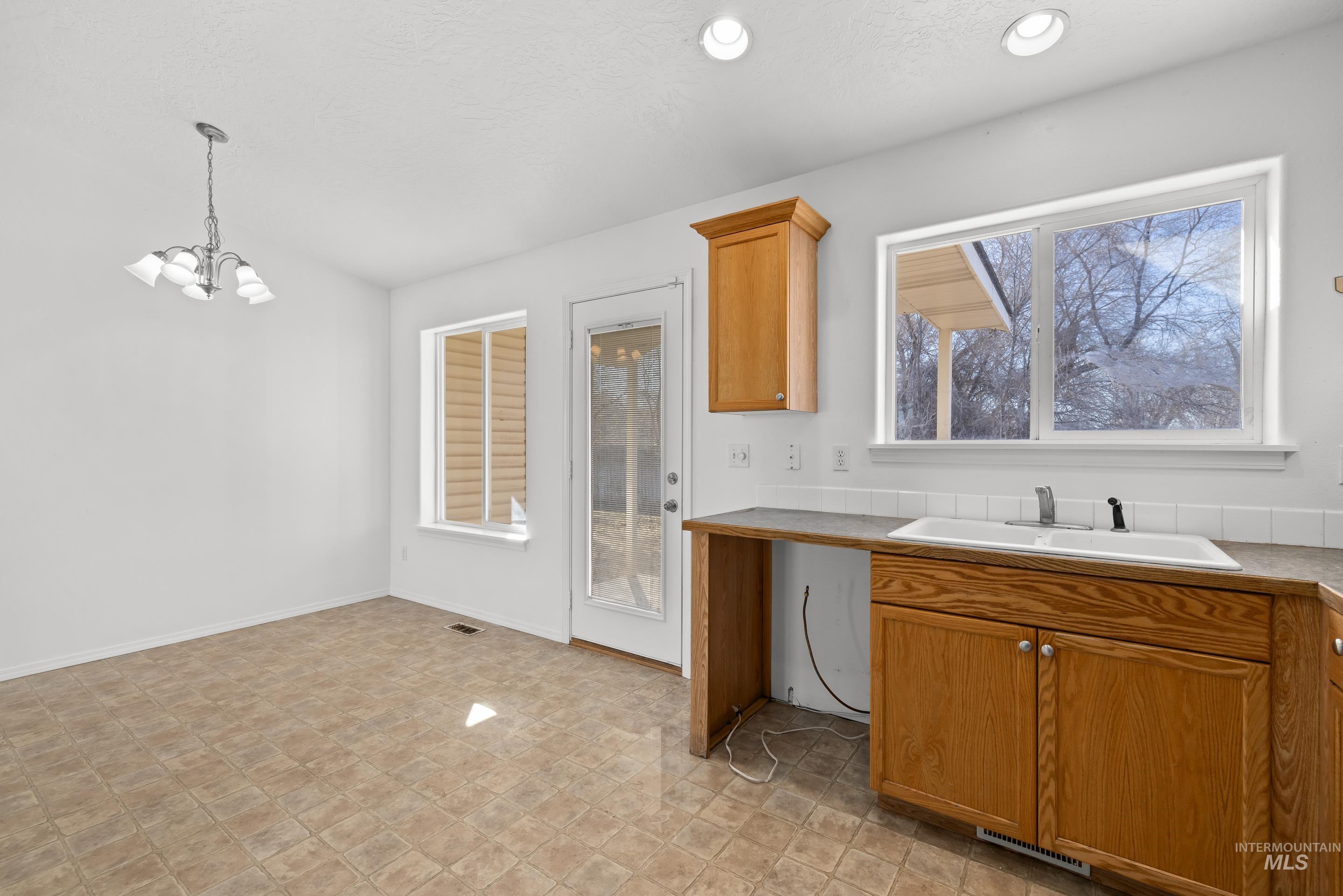 1379 Nw Withrow Ct Property Photo 17