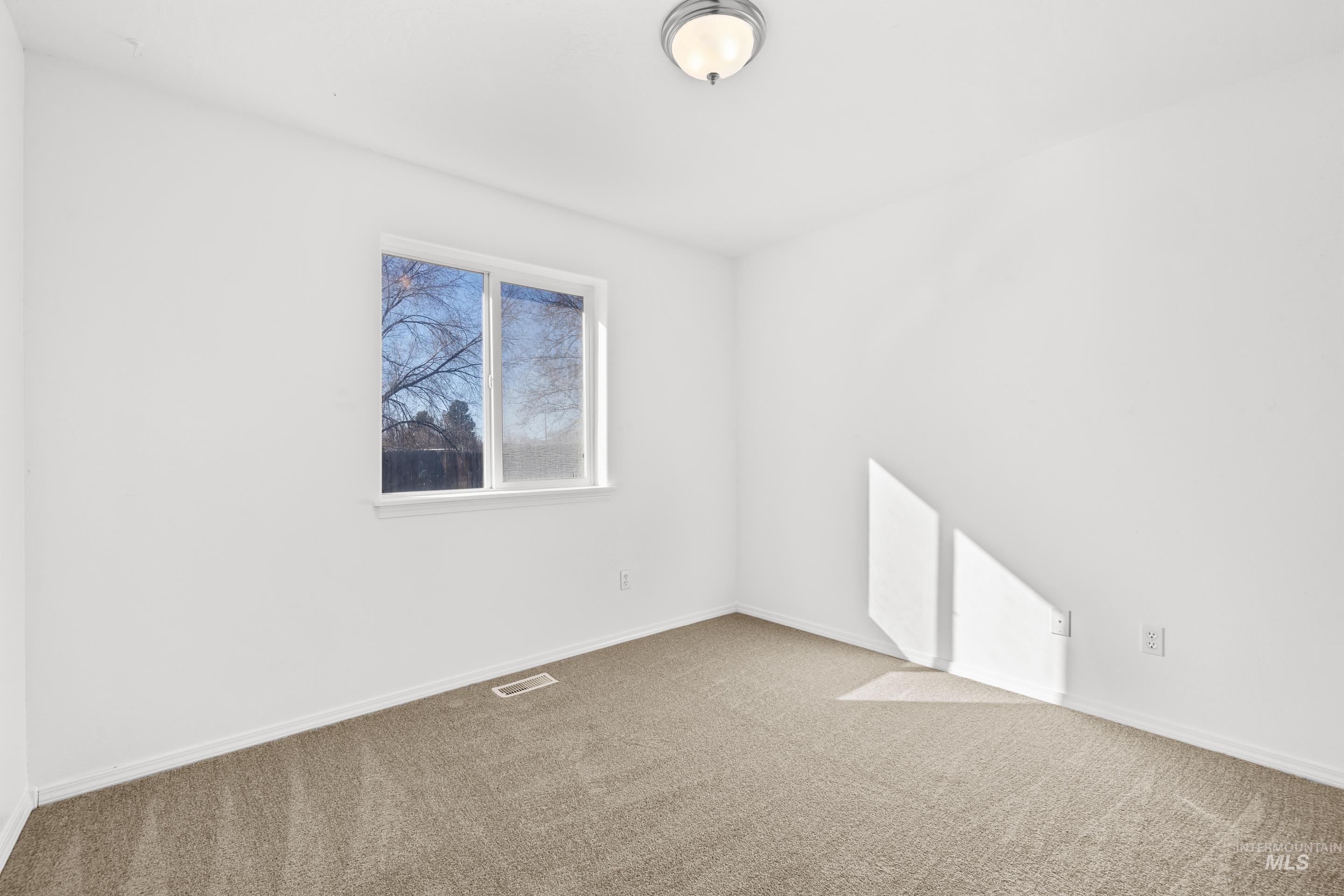 1379 Nw Withrow Ct Property Photo 23
