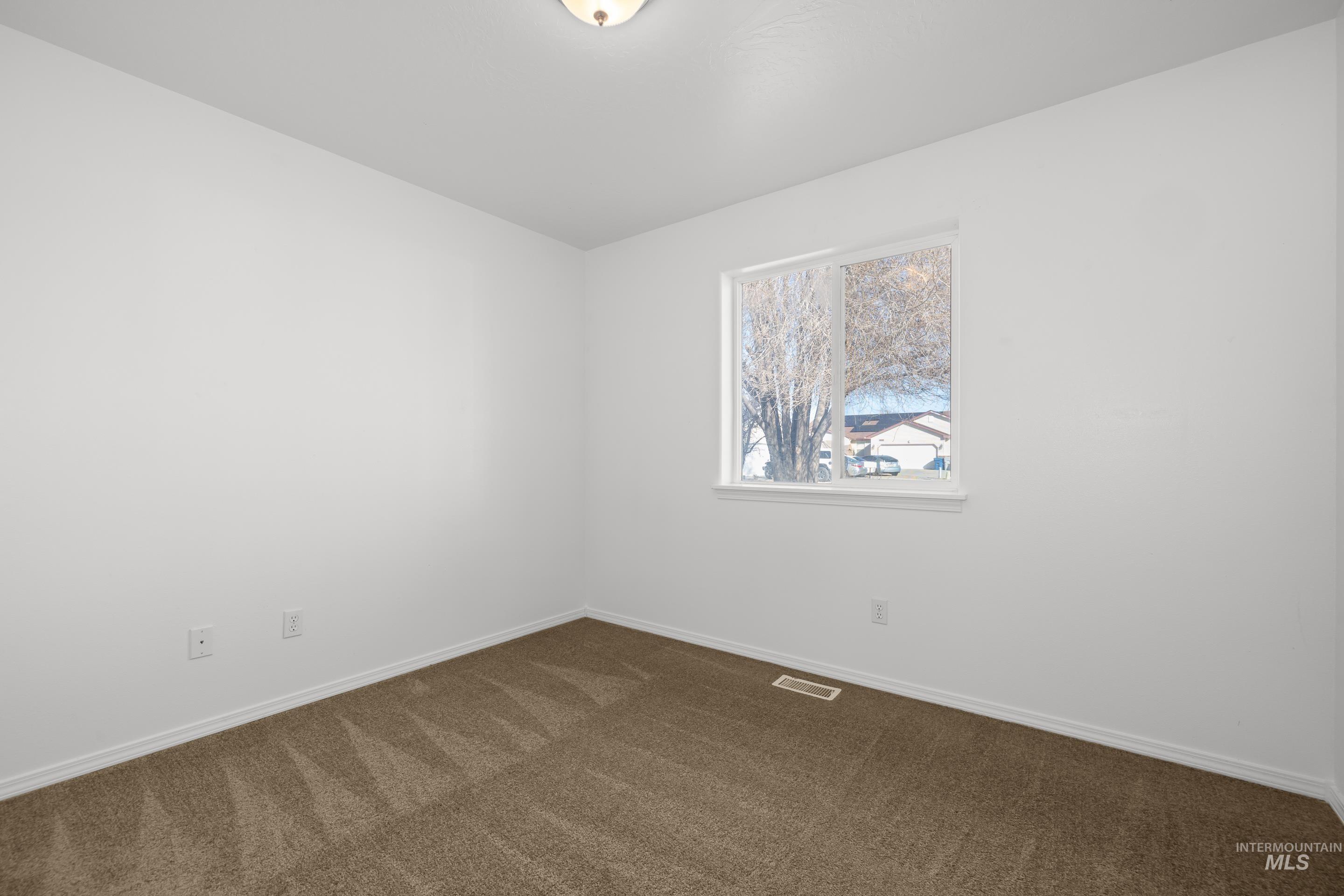 1379 Nw Withrow Ct Property Photo 25