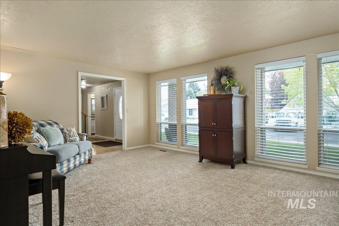 5328 W Bainbridge Dr. Property Photo 6