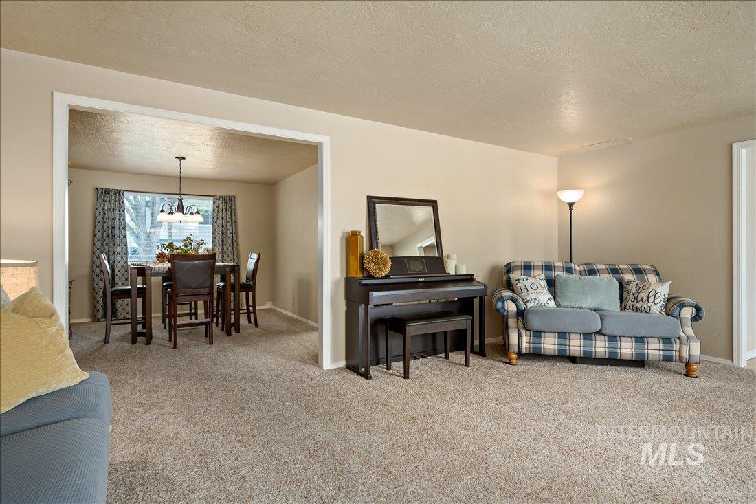 5328 W Bainbridge Dr. Property Photo 7