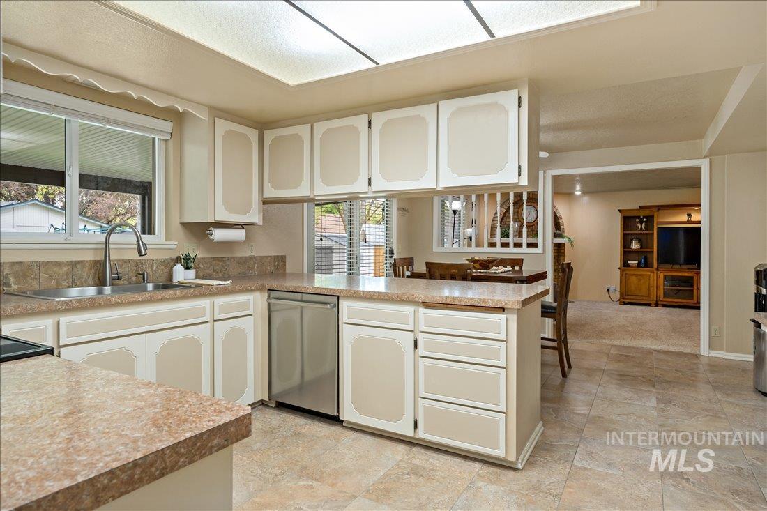 5328 W Bainbridge Dr. Property Photo 9