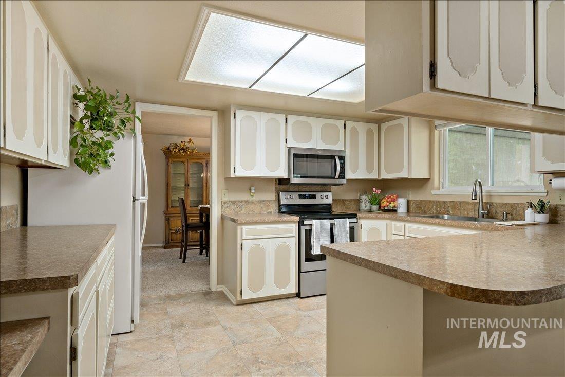 5328 W Bainbridge Dr. Property Photo 10