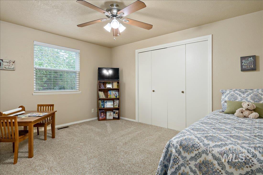 5328 W Bainbridge Dr. Property Photo 28