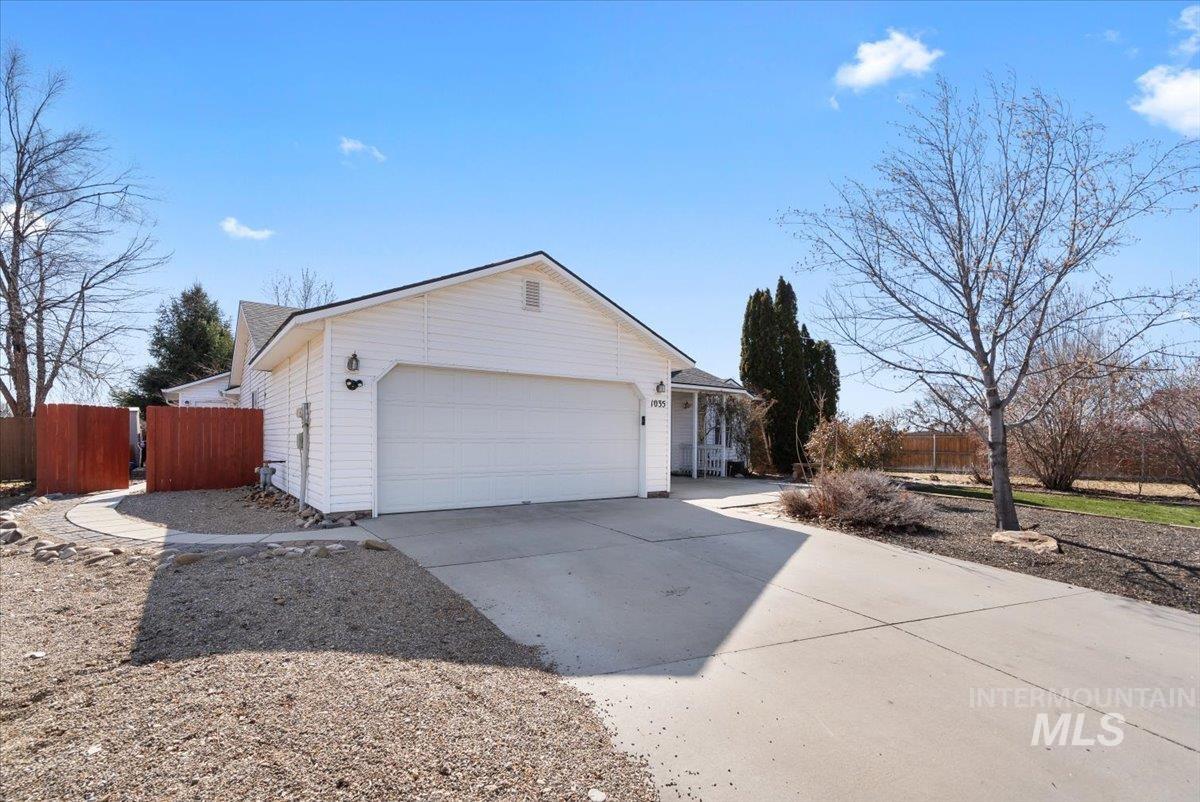 1035 Valley St Property Photo