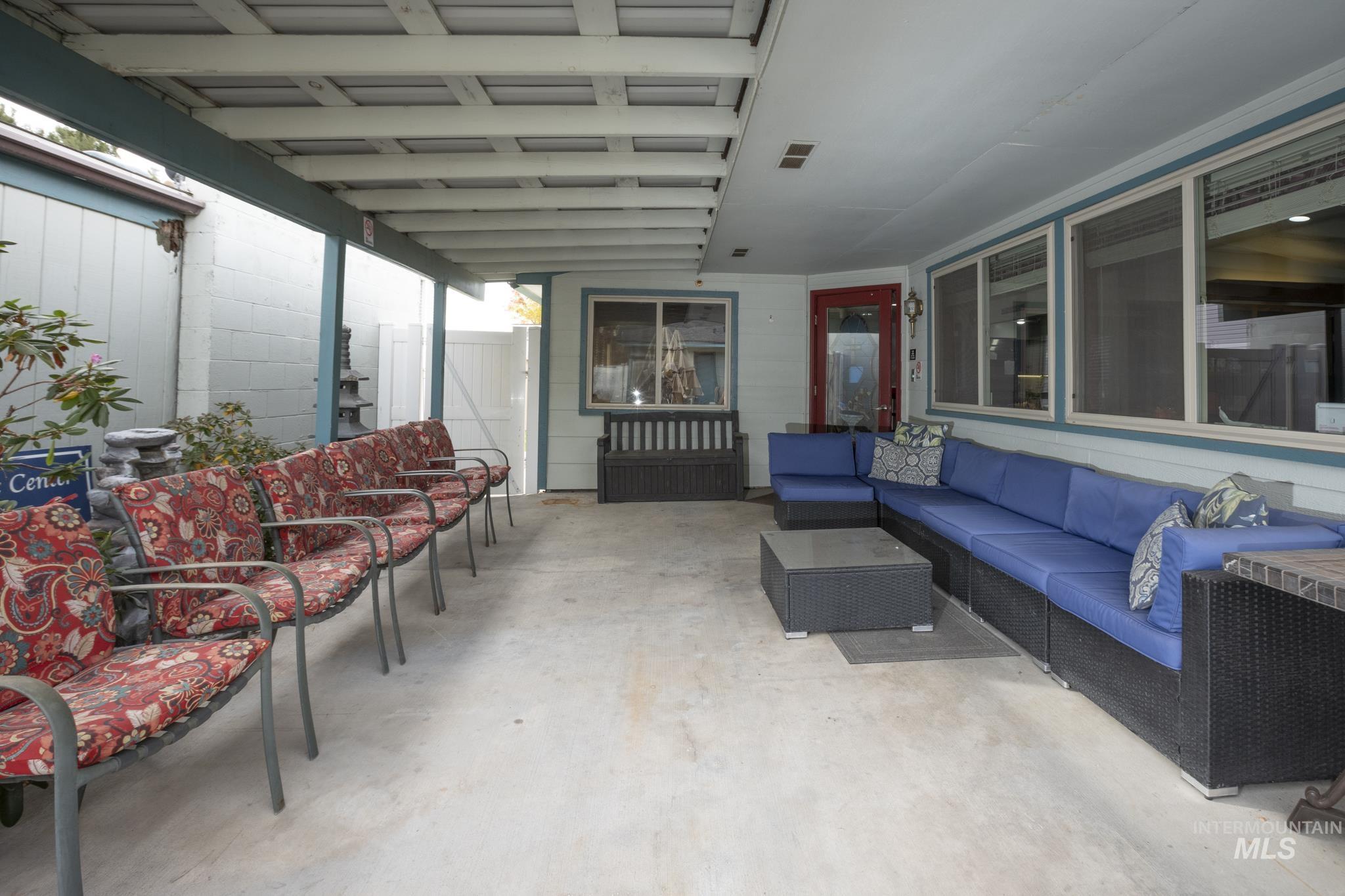 1713 Center Ave. Property Photo 6