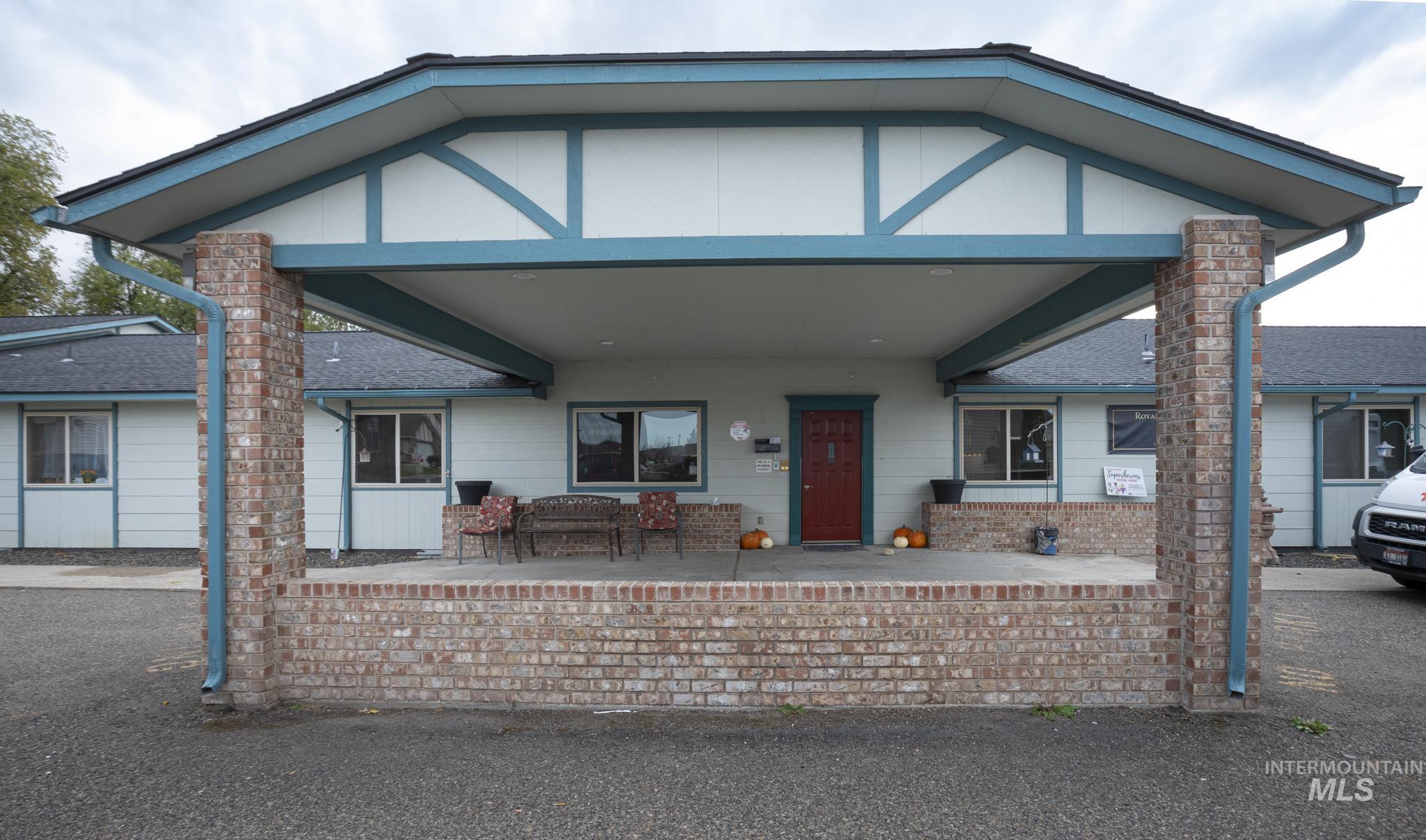 1713 Center Ave. Property Photo 7
