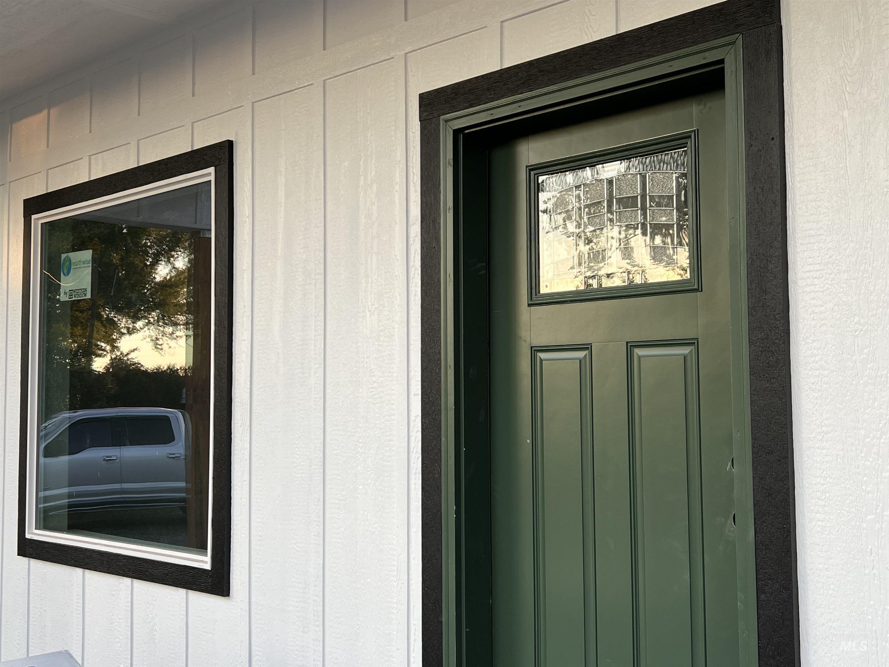 405 N Fairfield Property Photo 3