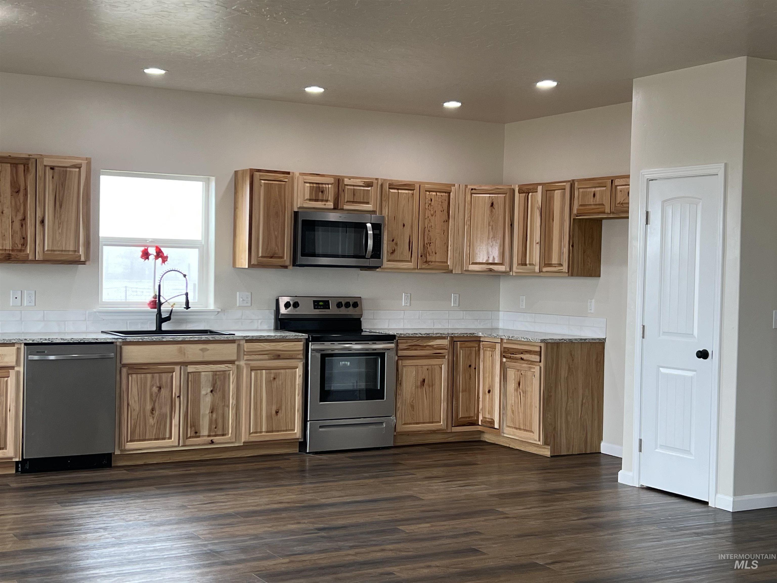 405 N Fairfield Property Photo 11