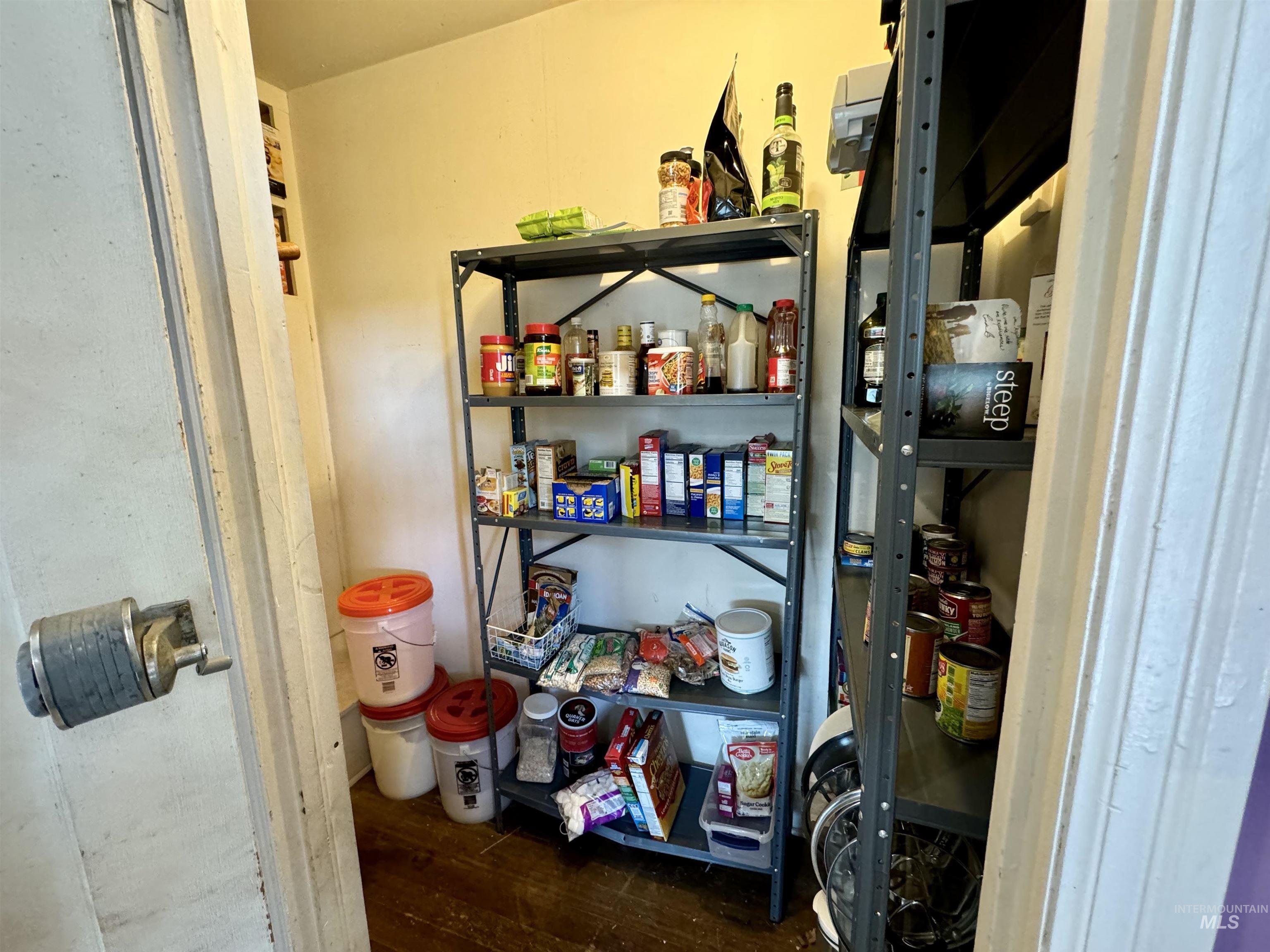 709 Oak St Property Photo 11