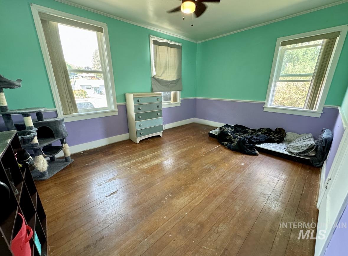 709 Oak St Property Photo 12