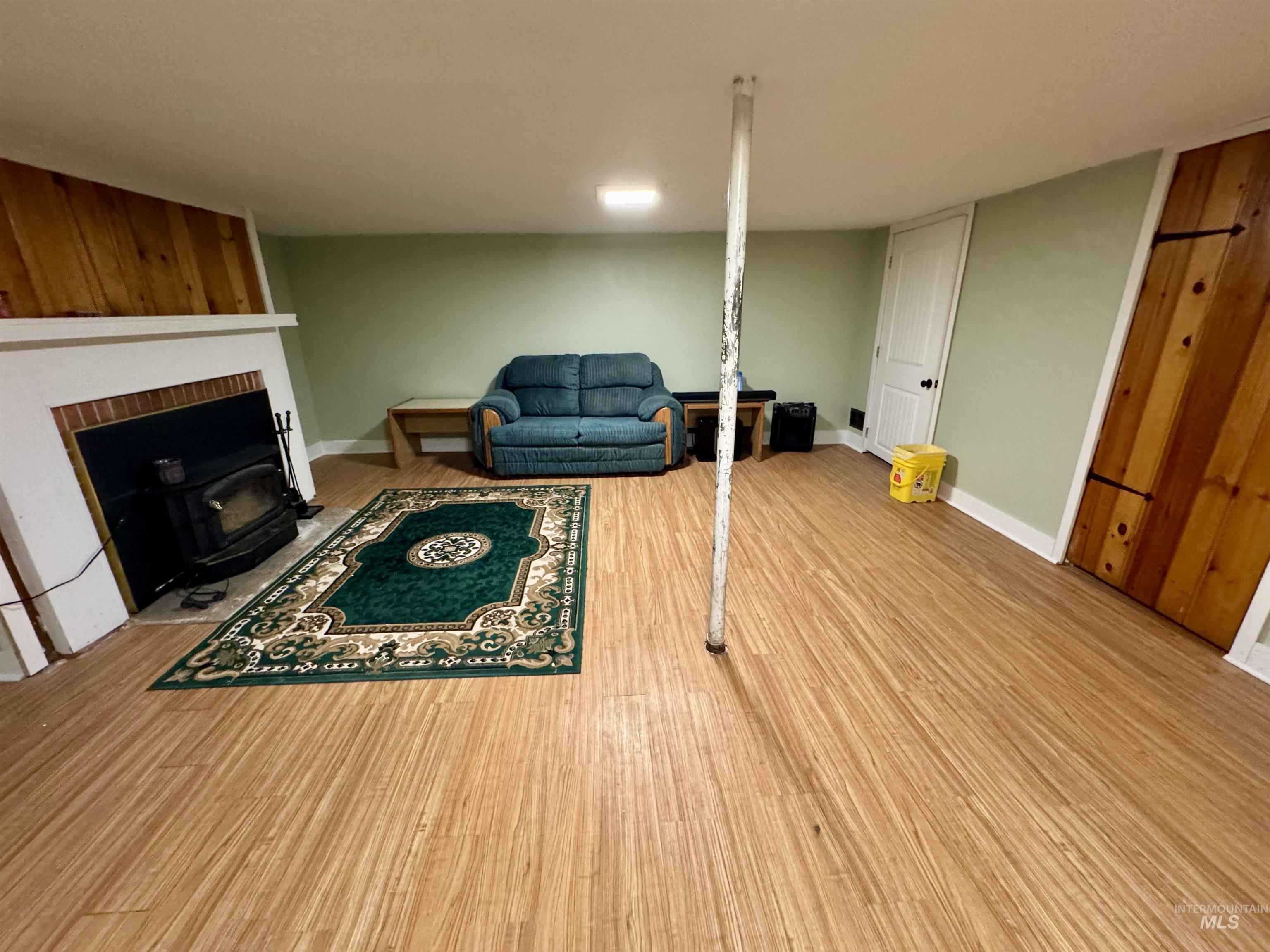 709 Oak St Property Photo 18