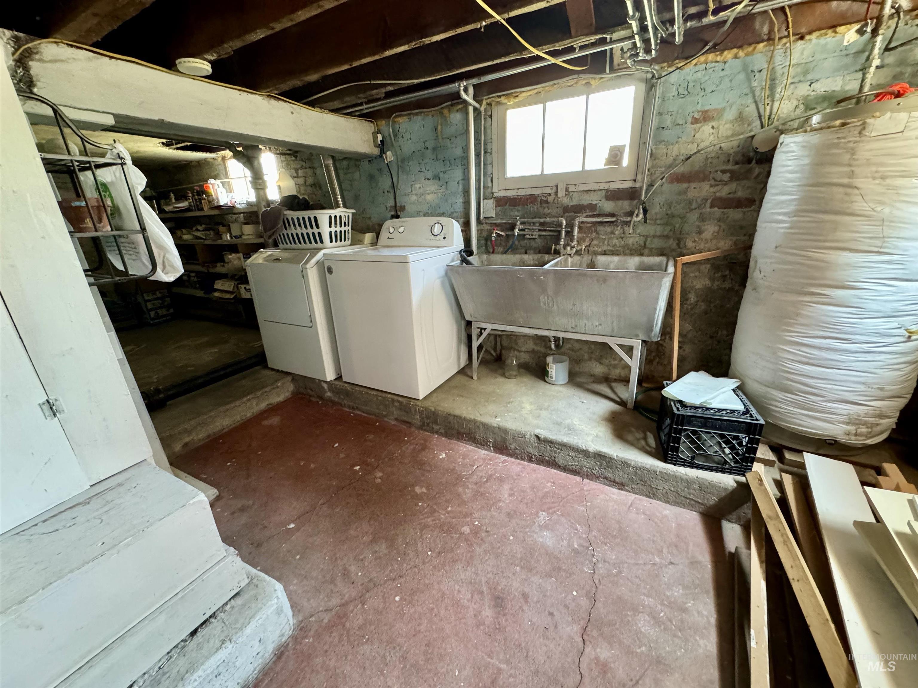 709 Oak St Property Photo 24