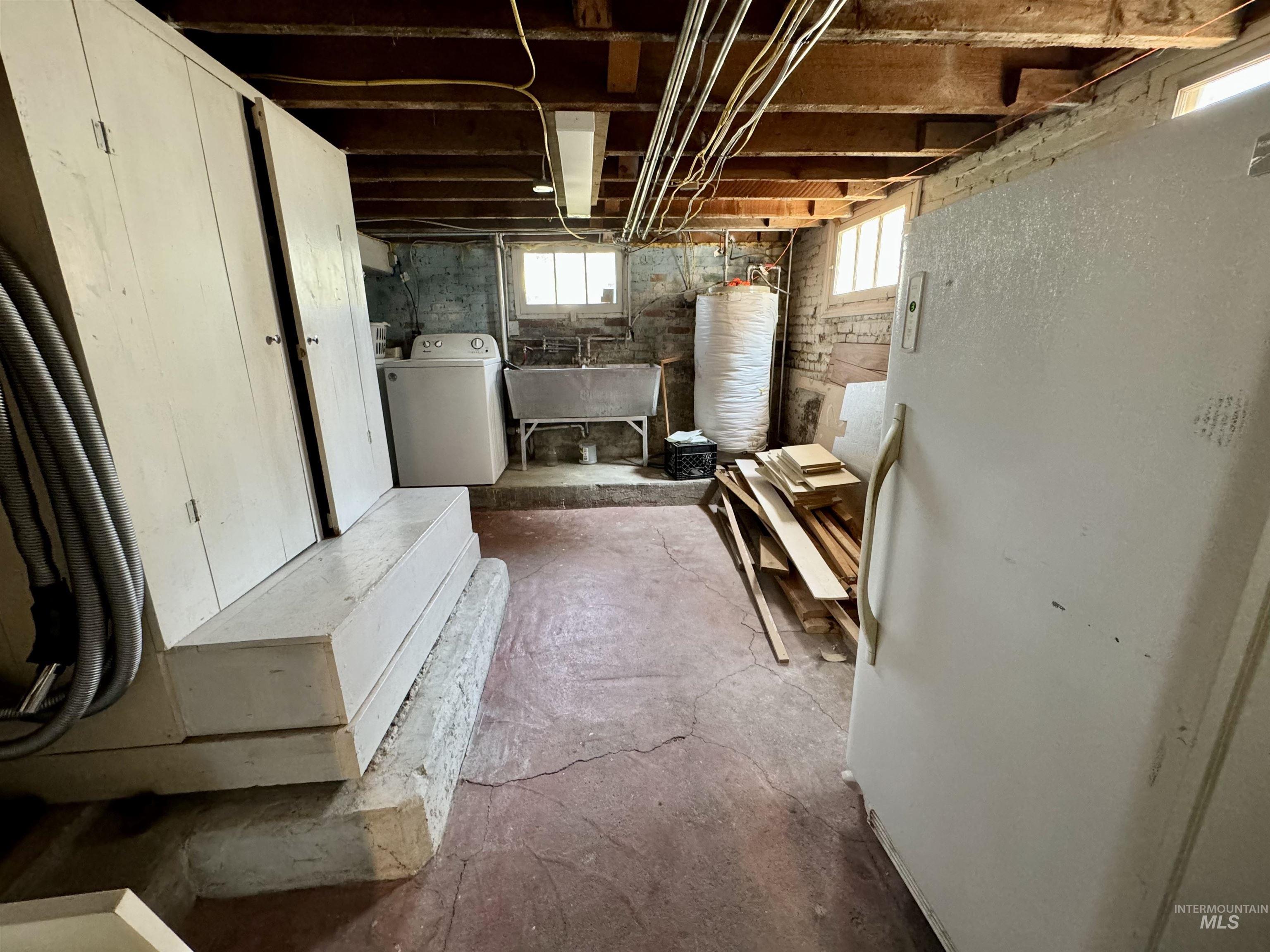 709 Oak St Property Photo 25