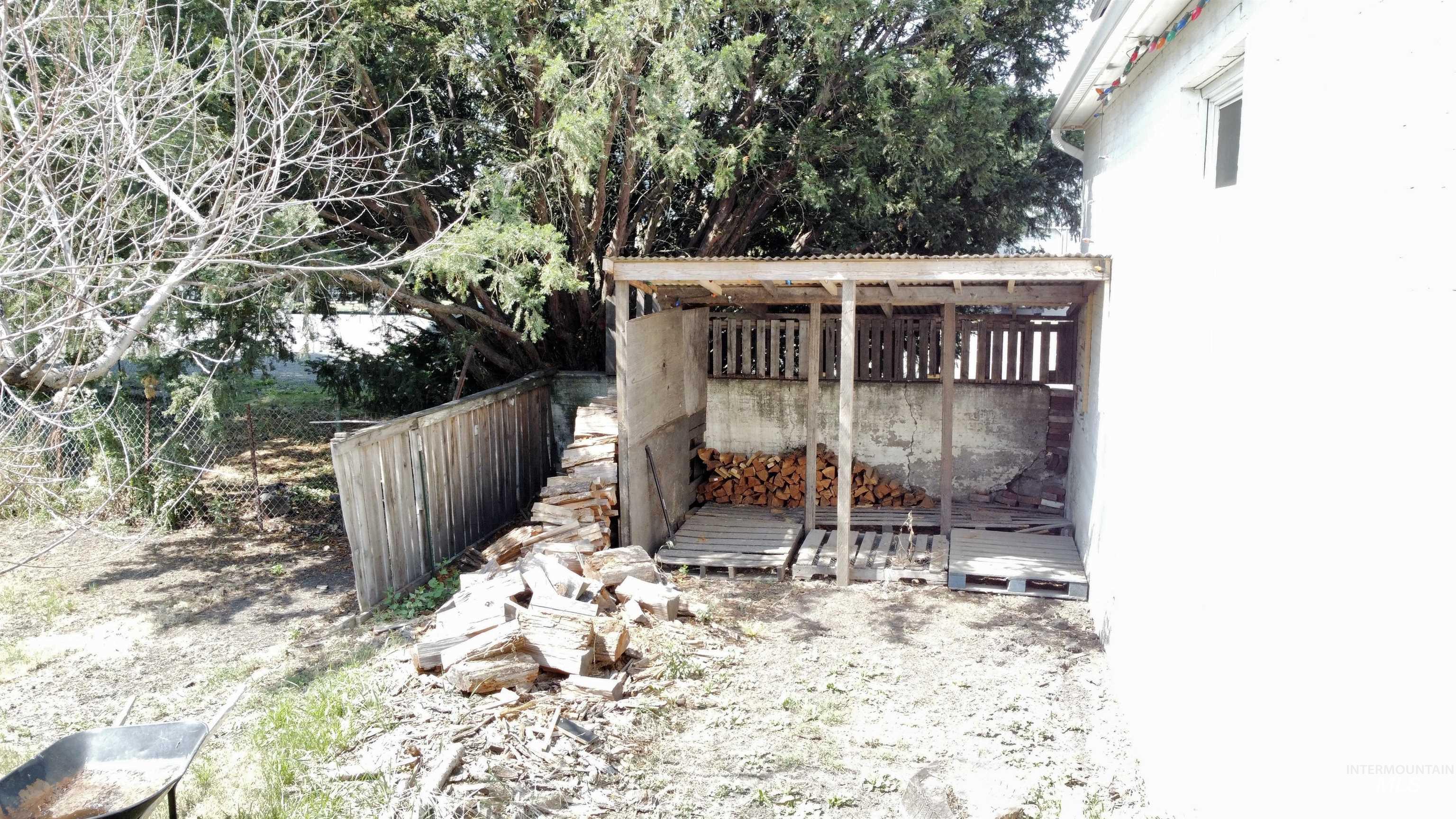 709 Oak St Property Photo 29