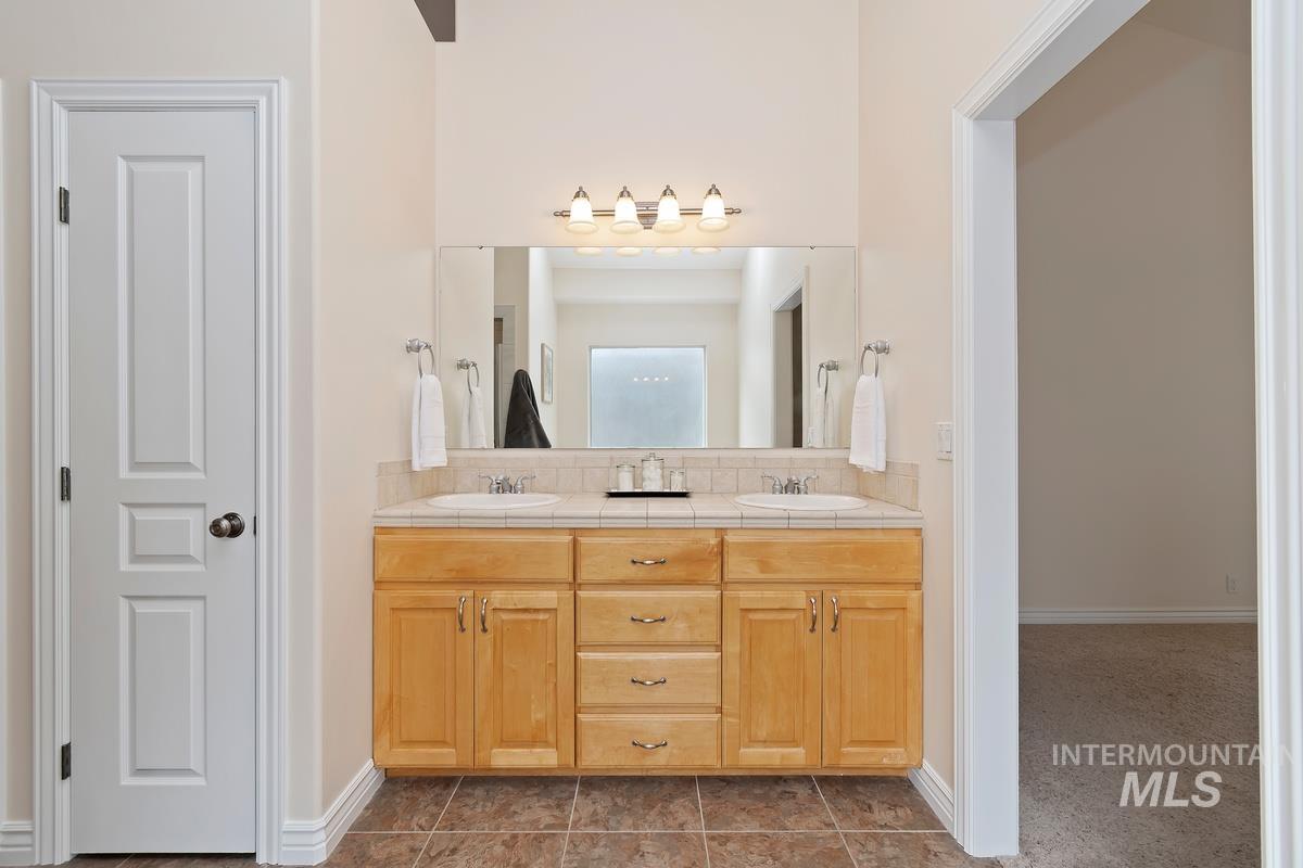 6048 N Harbor Town Place Property Photo 7