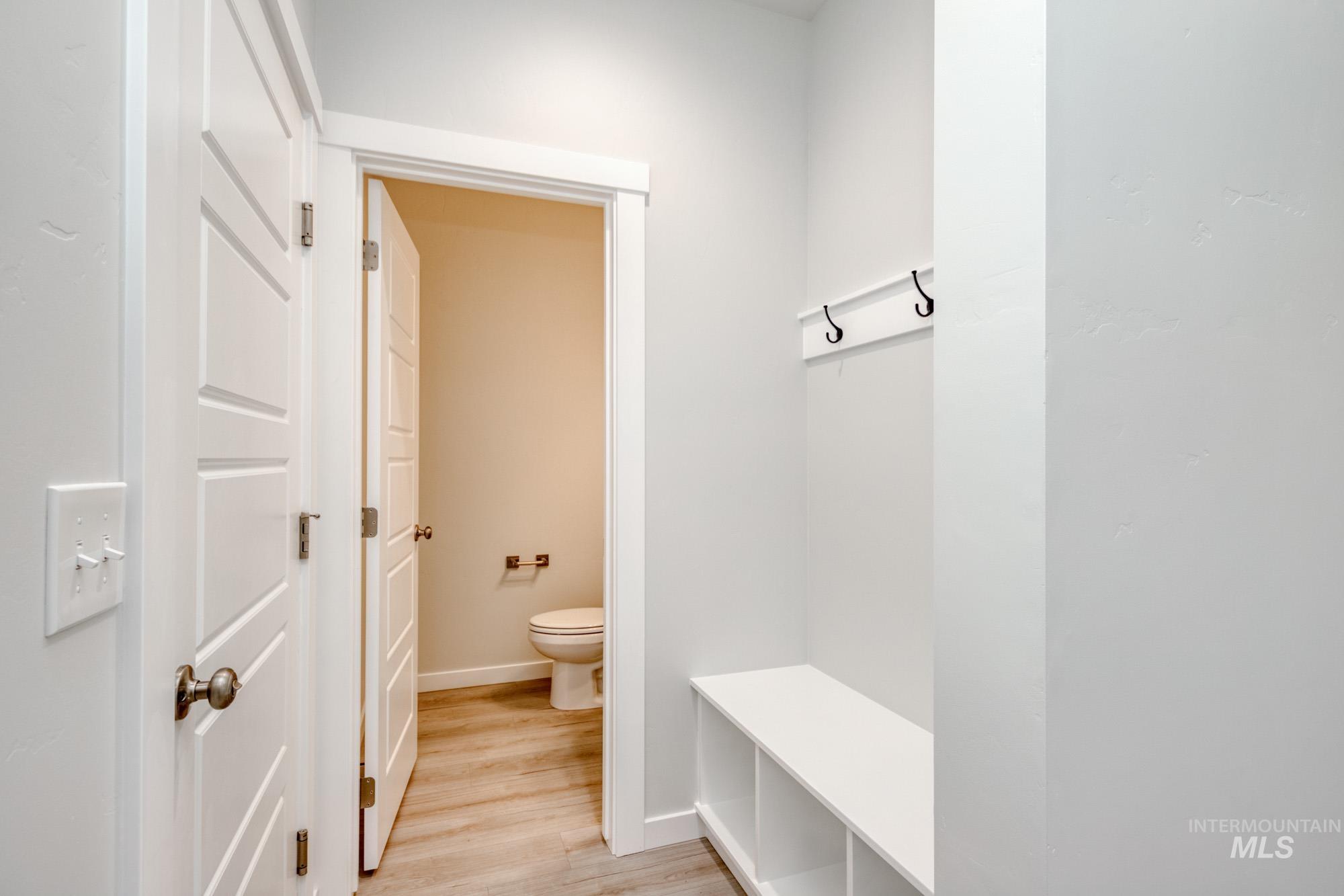 687 N Aleppo Way Property Photo 3
