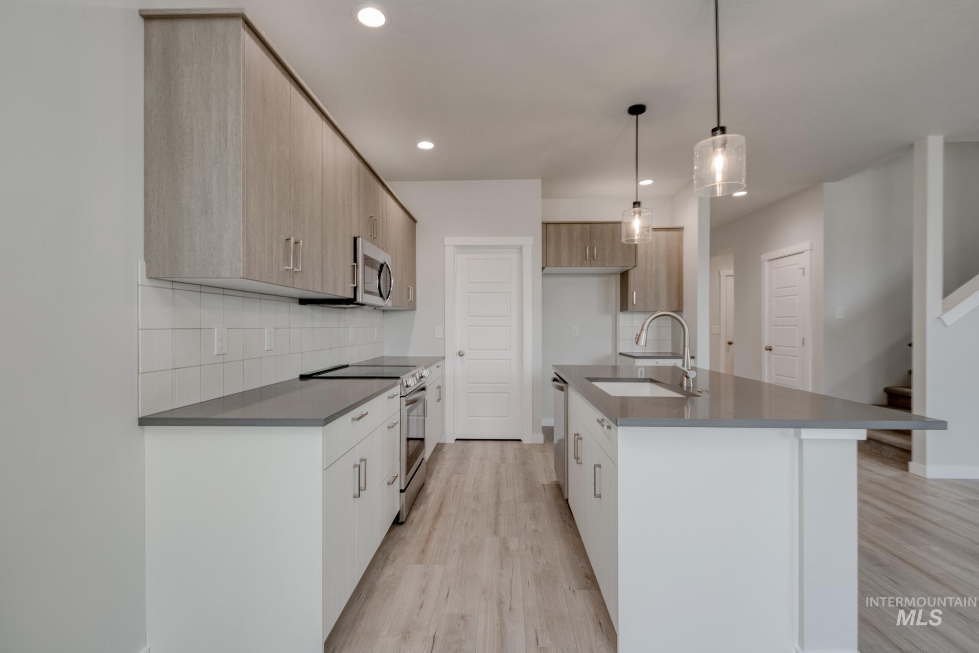 687 N Aleppo Way Property Photo 7