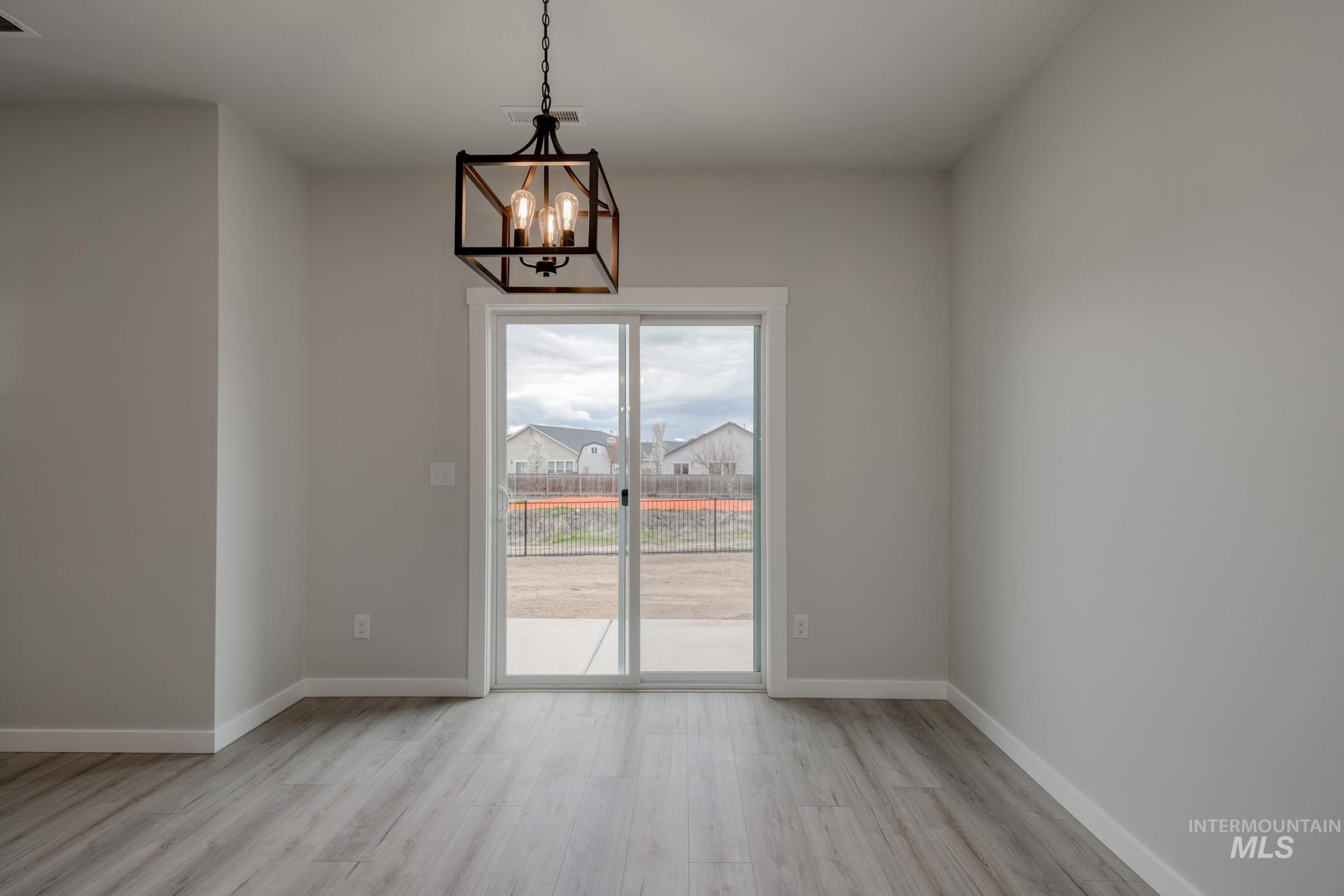 687 N Aleppo Way Property Photo 8