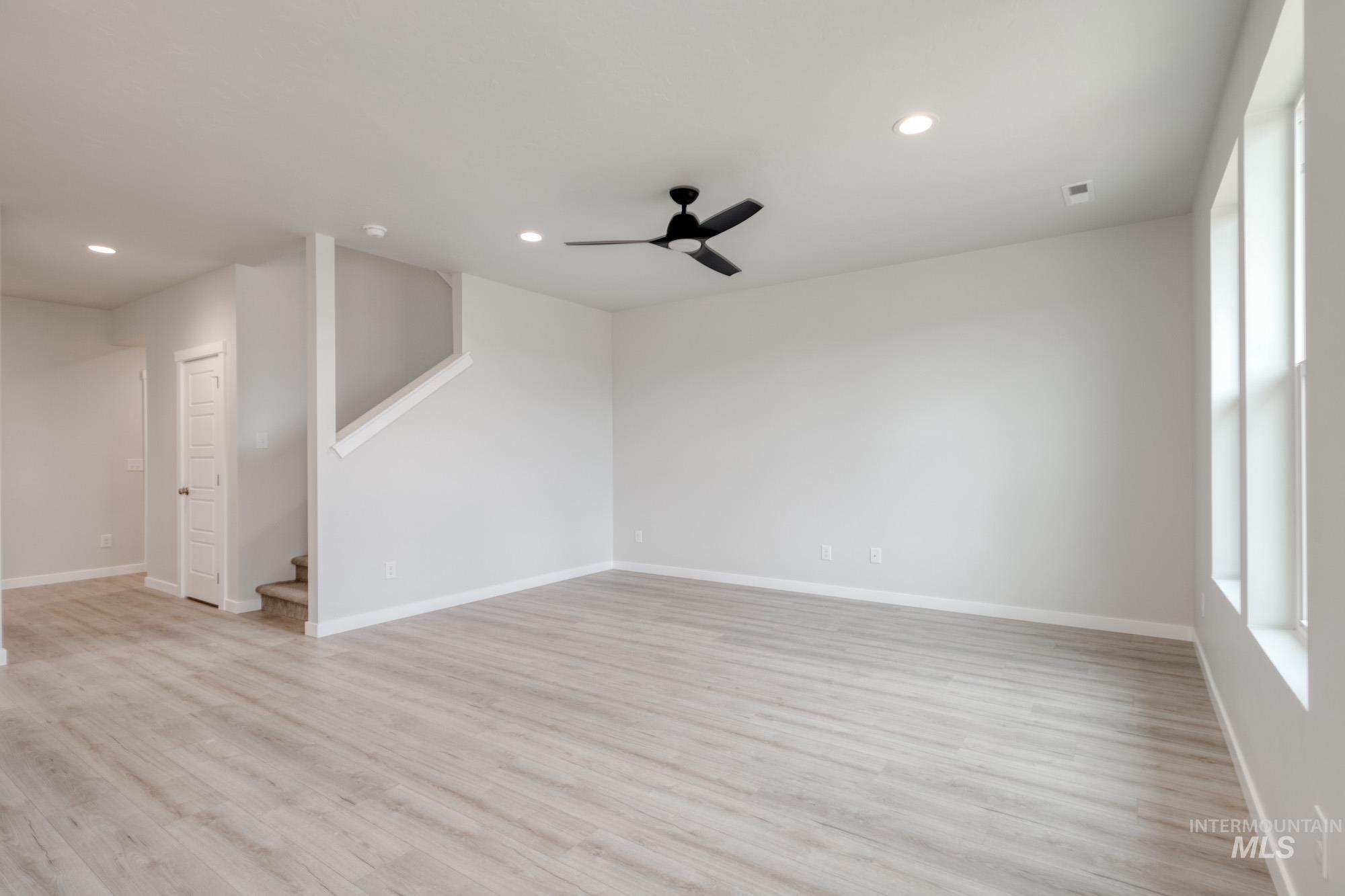 687 N Aleppo Way Property Photo 9