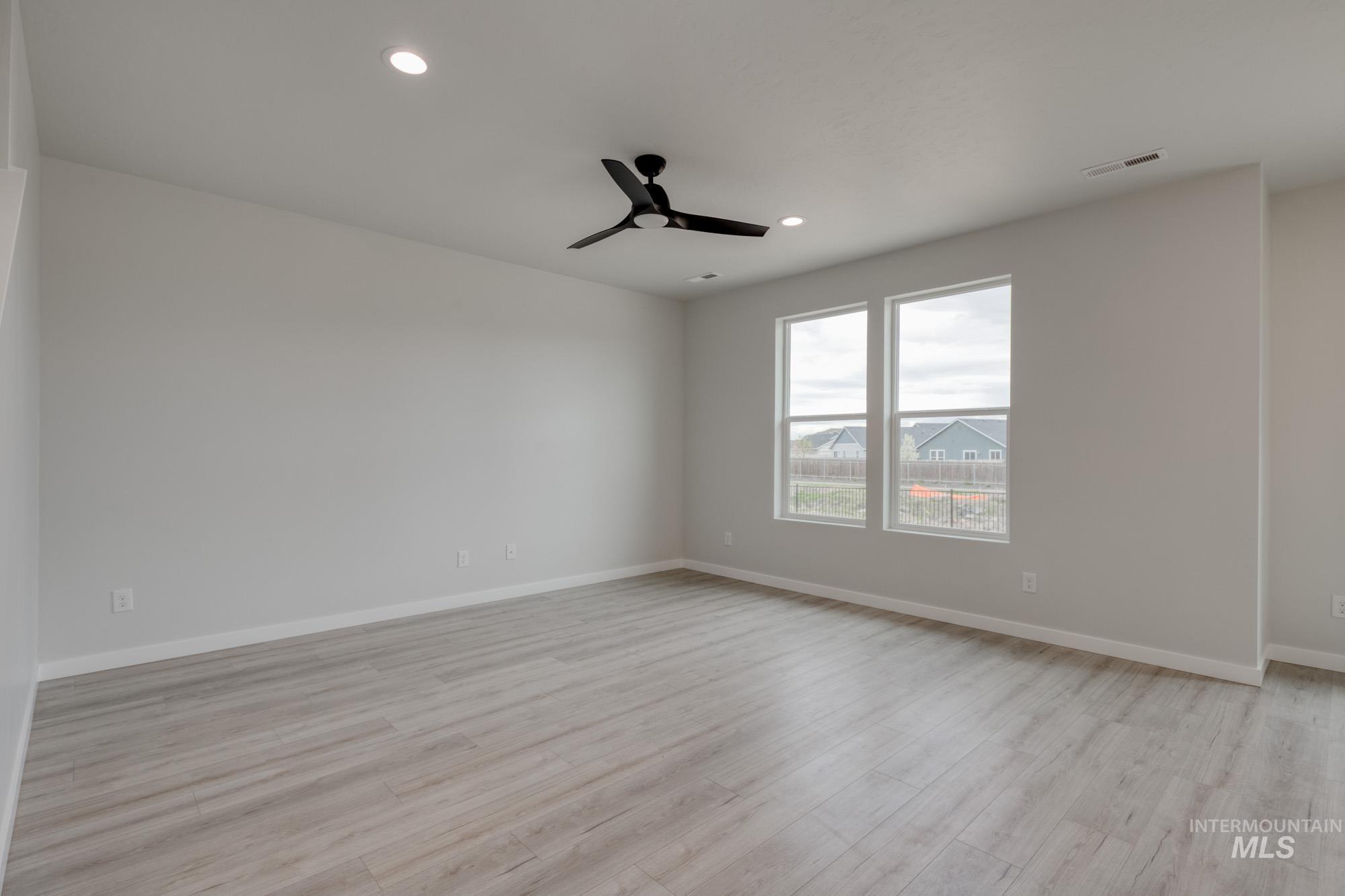 687 N Aleppo Way Property Photo 10