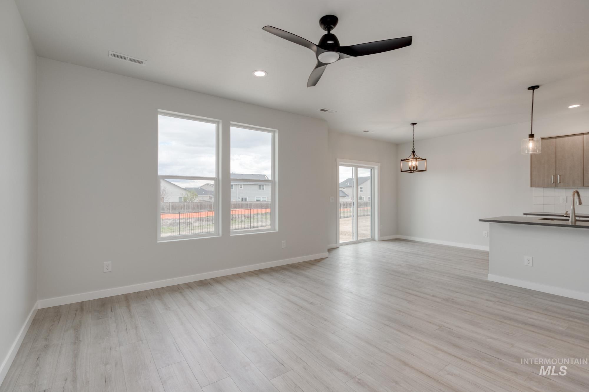 687 N Aleppo Way Property Photo 11