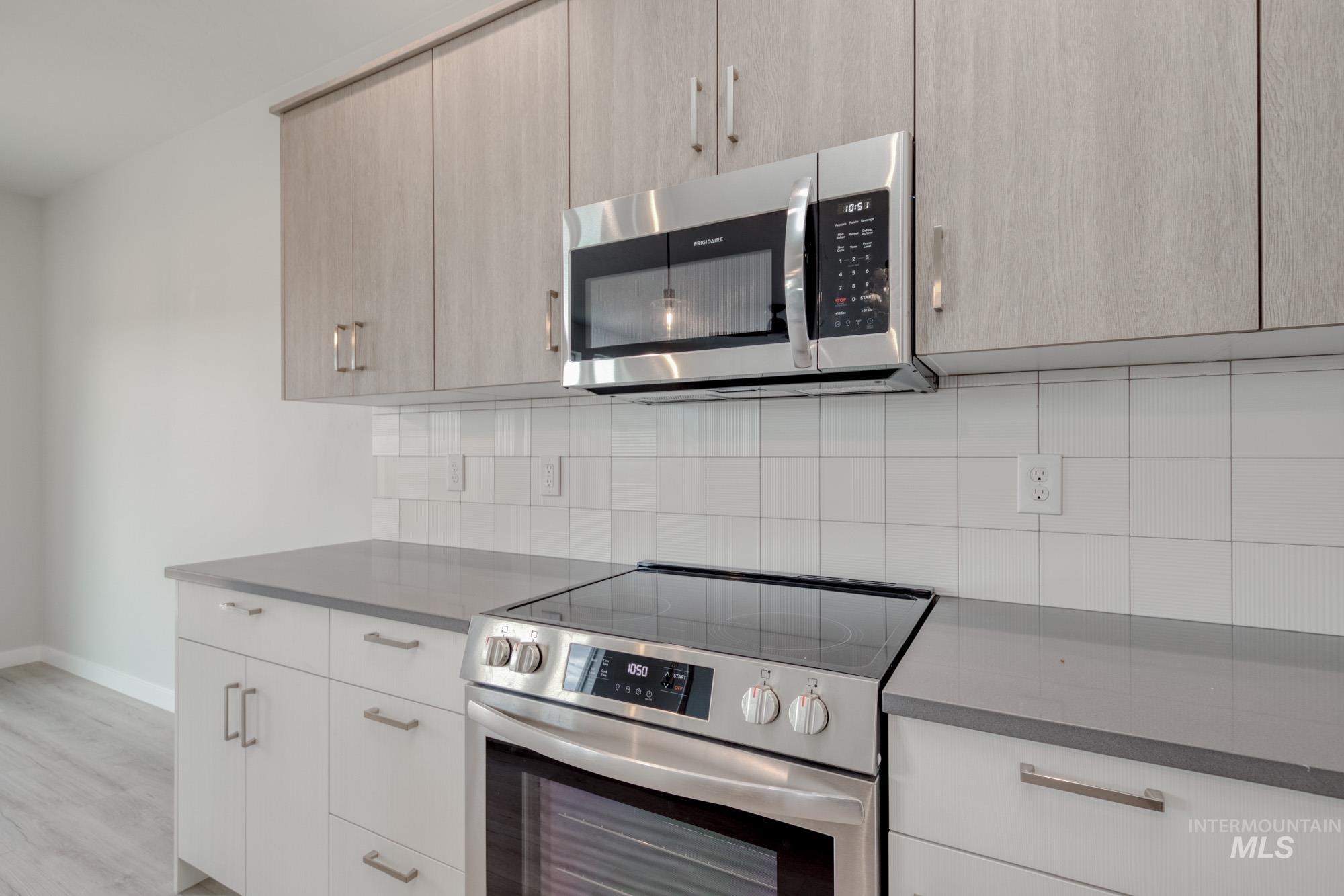 687 N Aleppo Way Property Photo 15