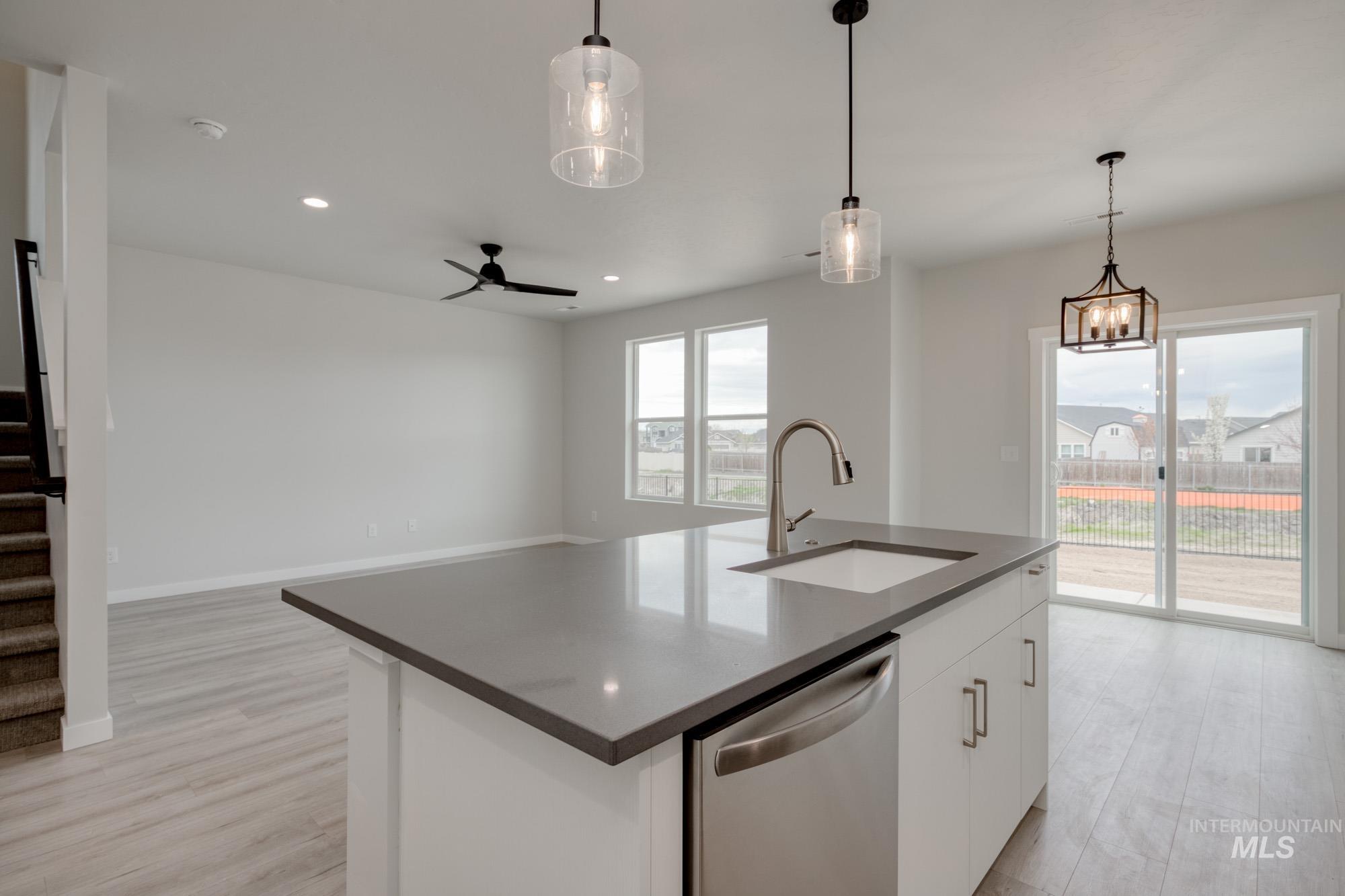 687 N Aleppo Way Property Photo 16