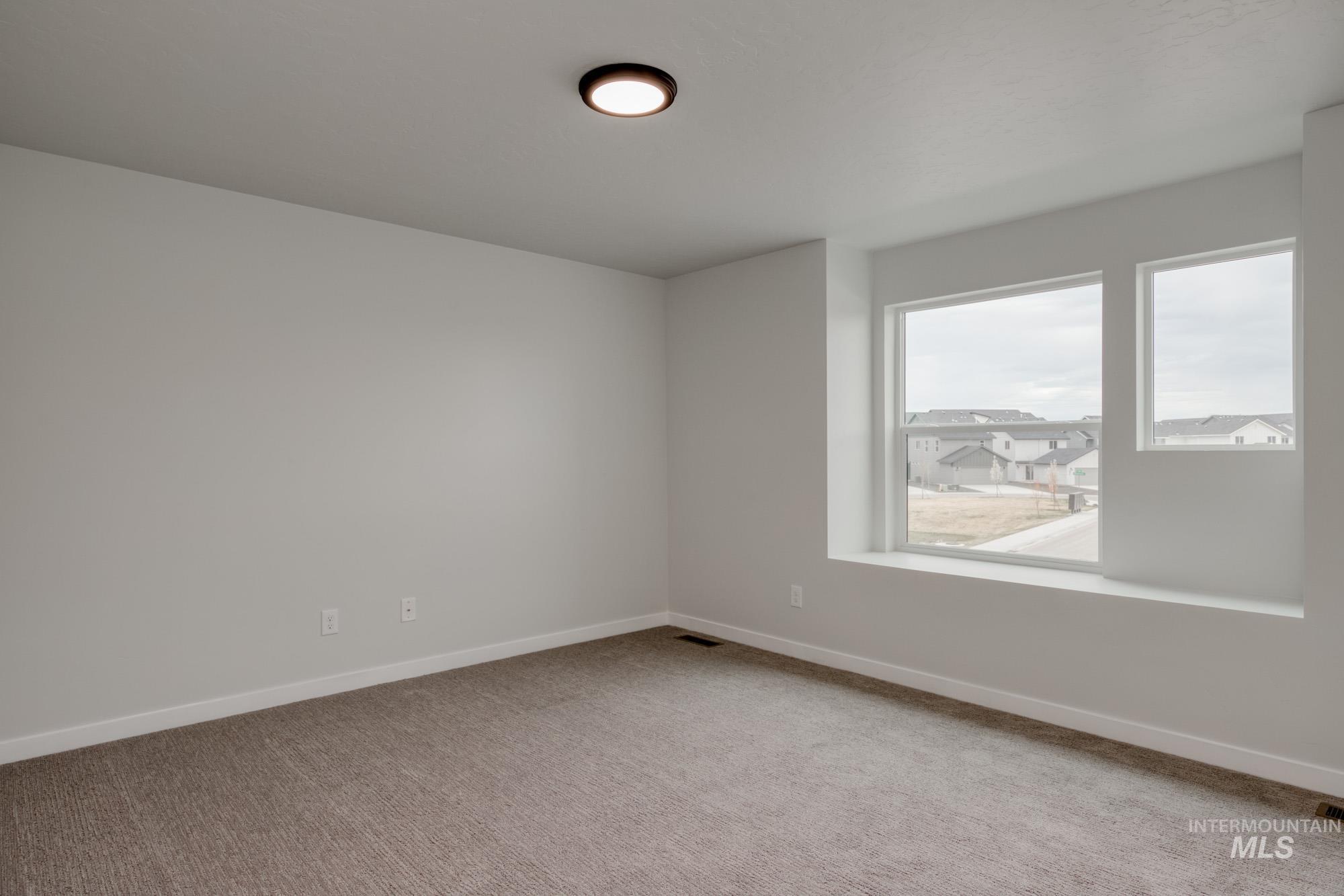 687 N Aleppo Way Property Photo 17