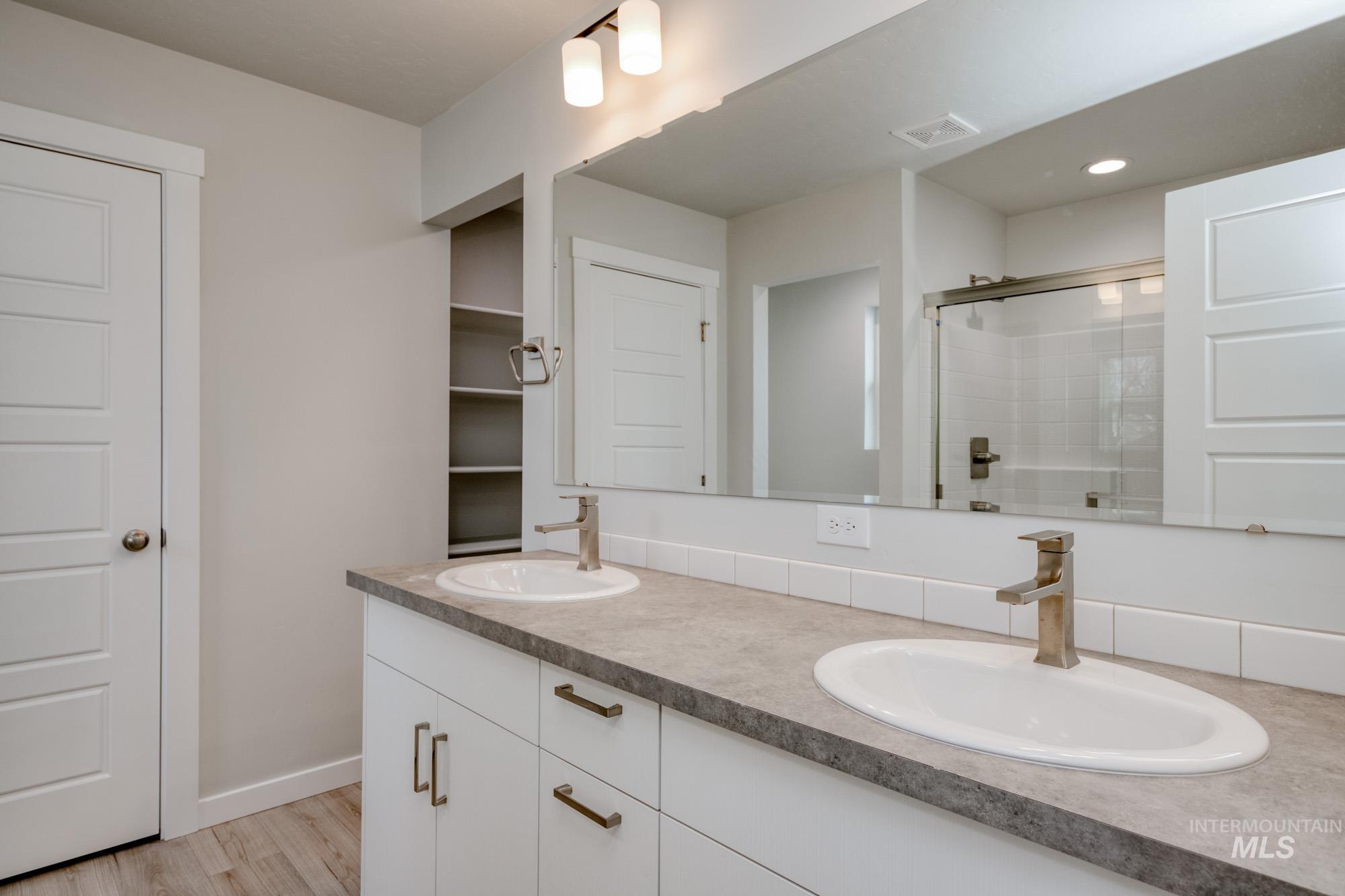 687 N Aleppo Way Property Photo 19