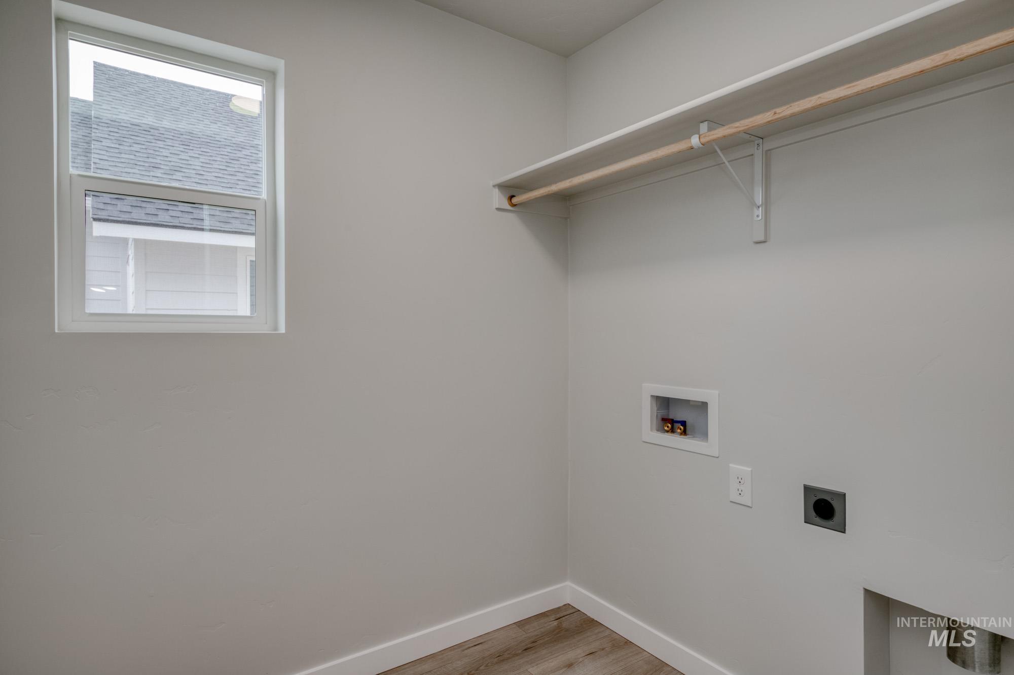 687 N Aleppo Way Property Photo 23