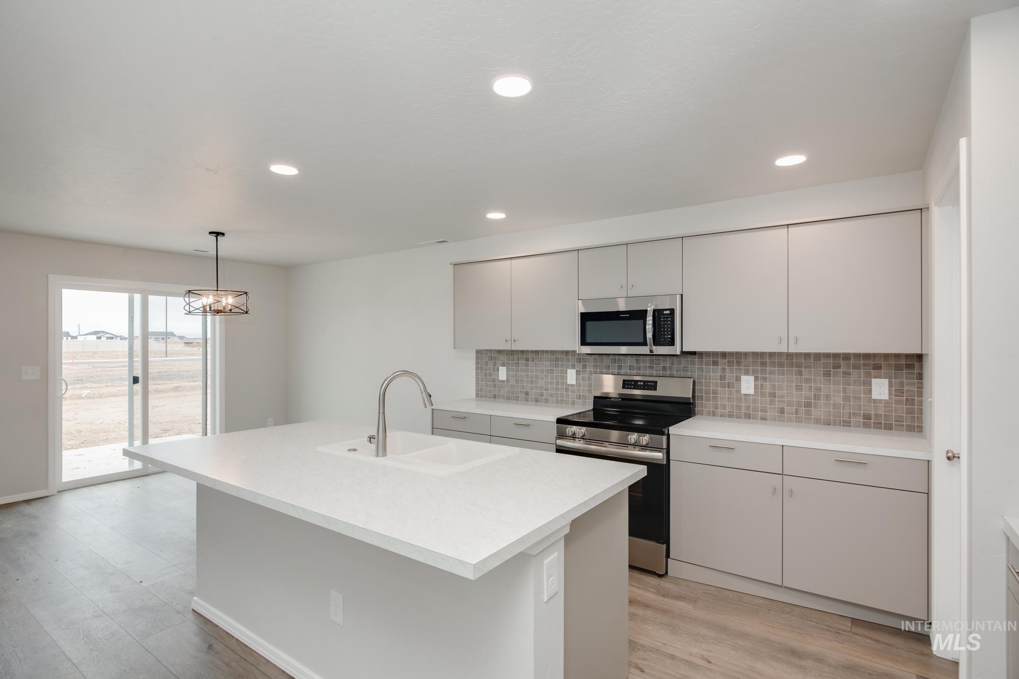 763 N Aleppo Way Property Photo 3