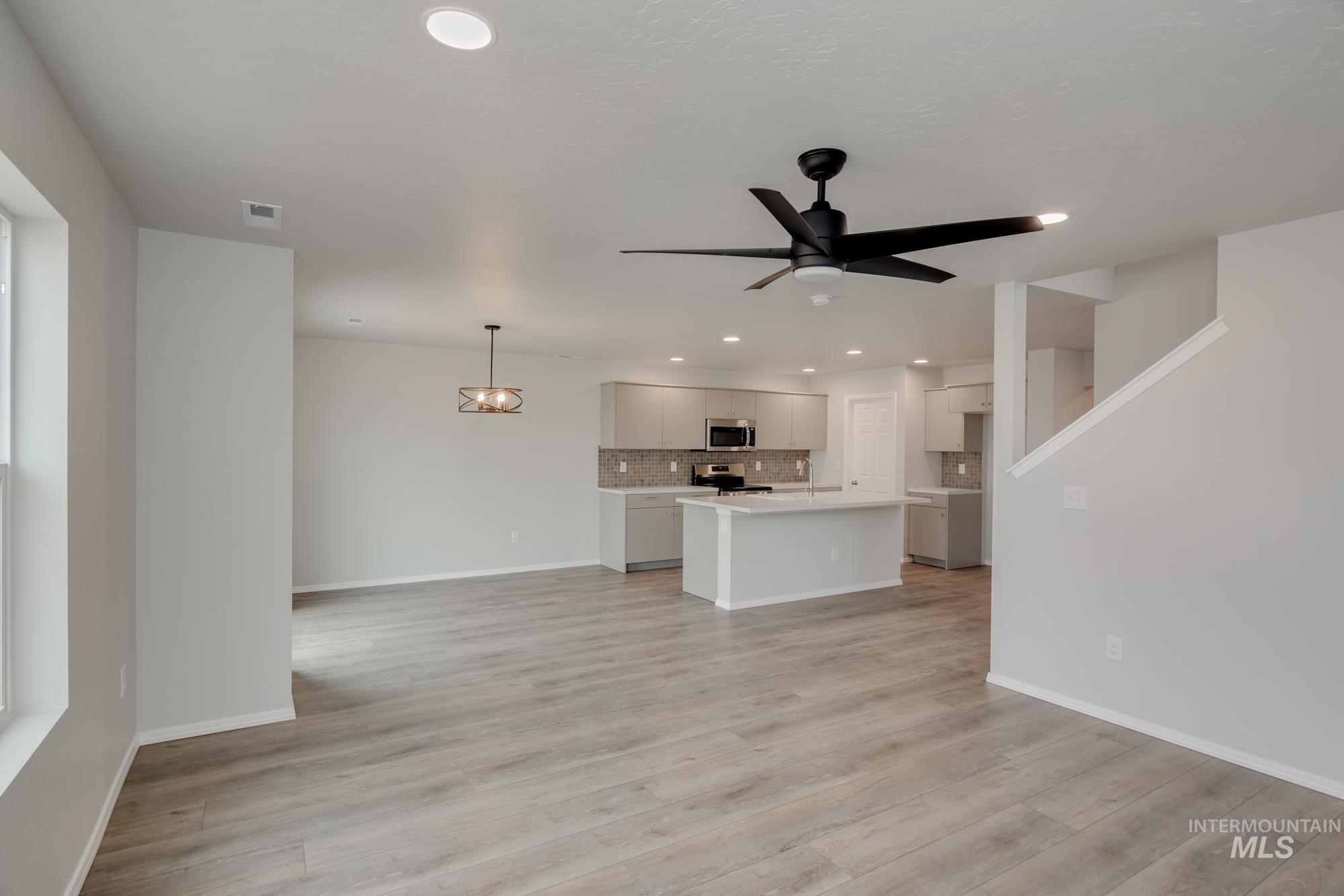 763 N Aleppo Way Property Photo 9