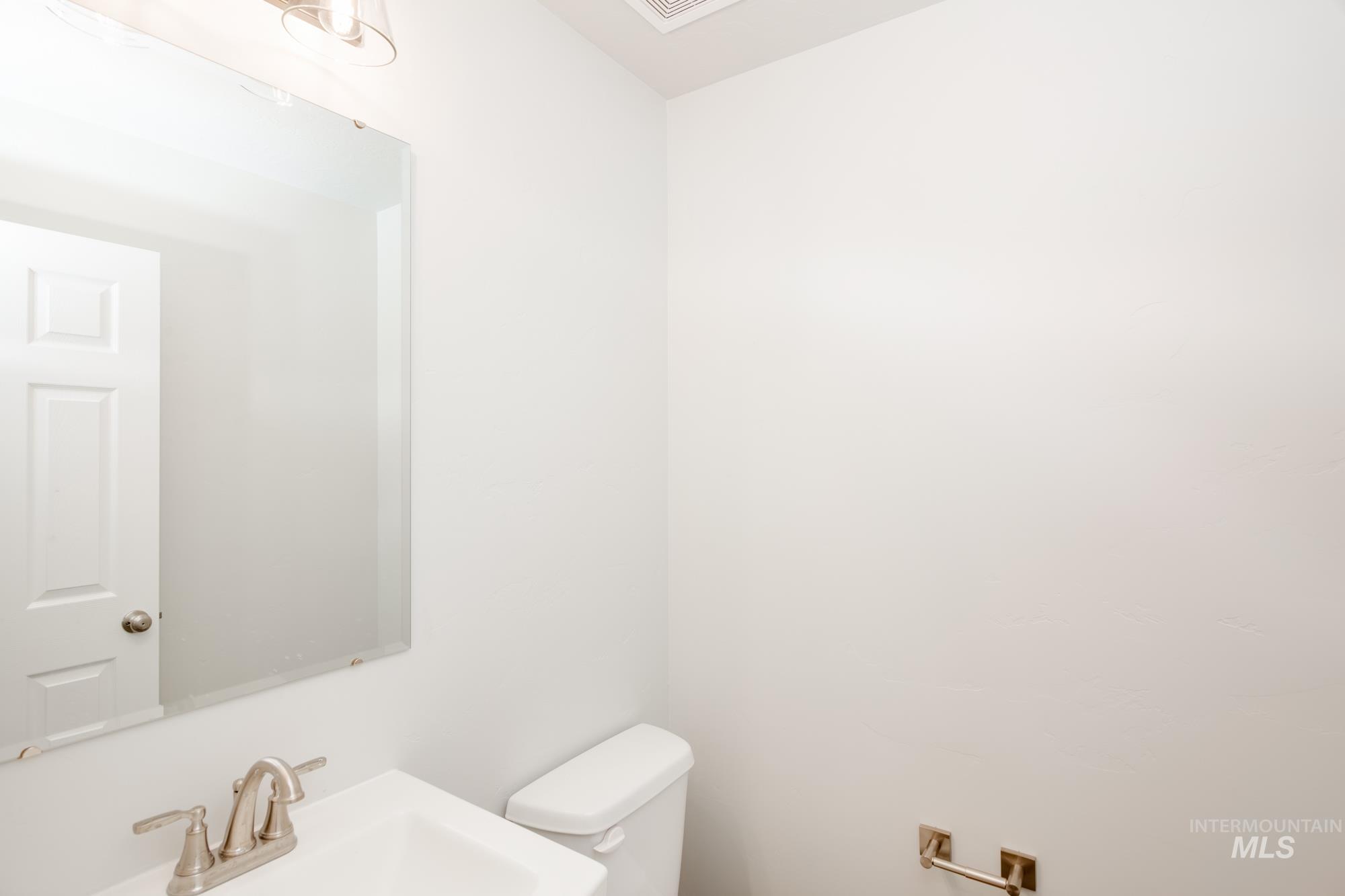 763 N Aleppo Way Property Photo 10