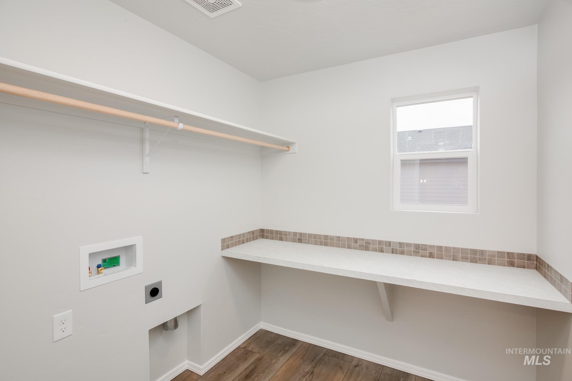763 N Aleppo Way Property Photo 15