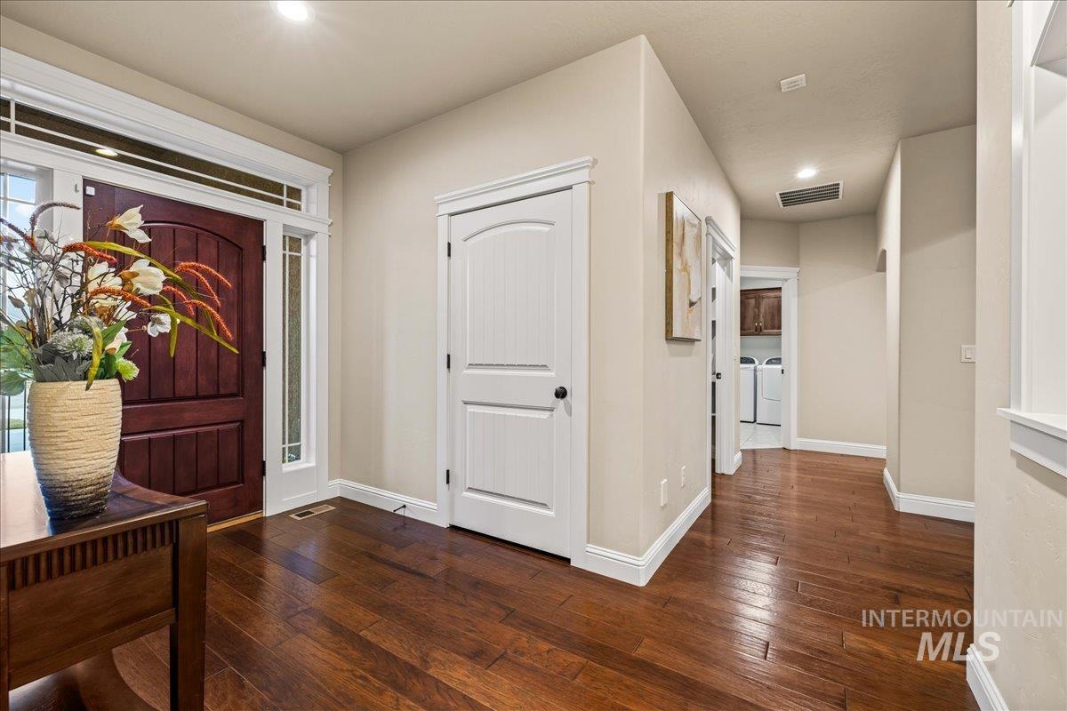 4255 N Rogue River Way Property Photo 5