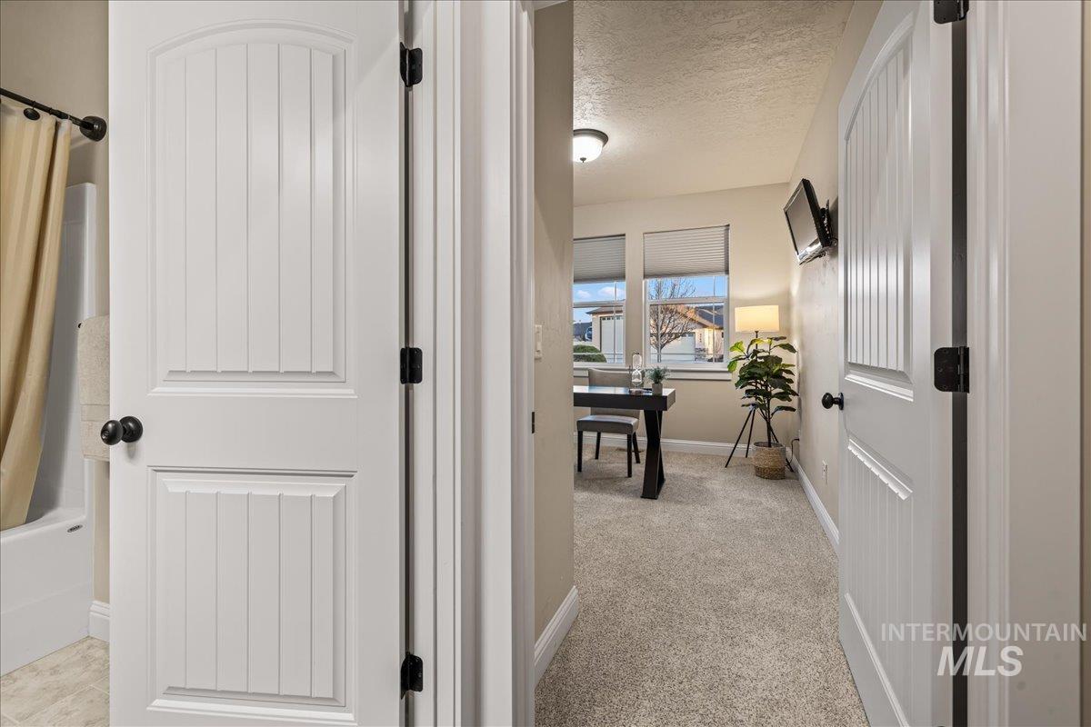 4255 N Rogue River Way Property Photo 6