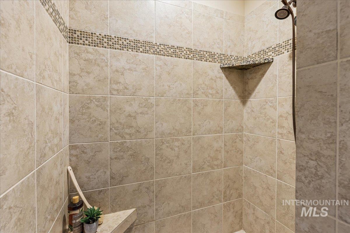 4255 N Rogue River Way Property Photo 28