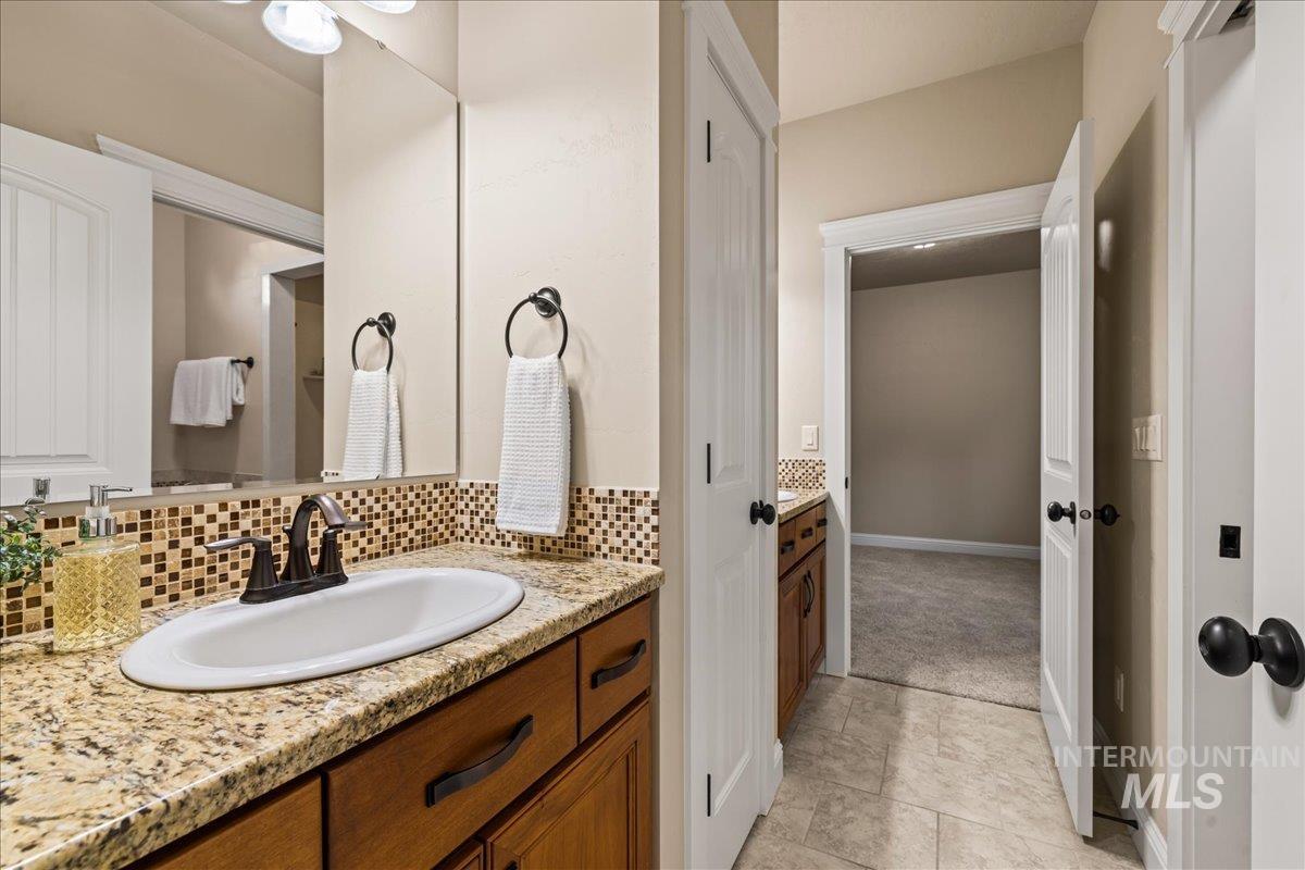 4255 N Rogue River Way Property Photo 34
