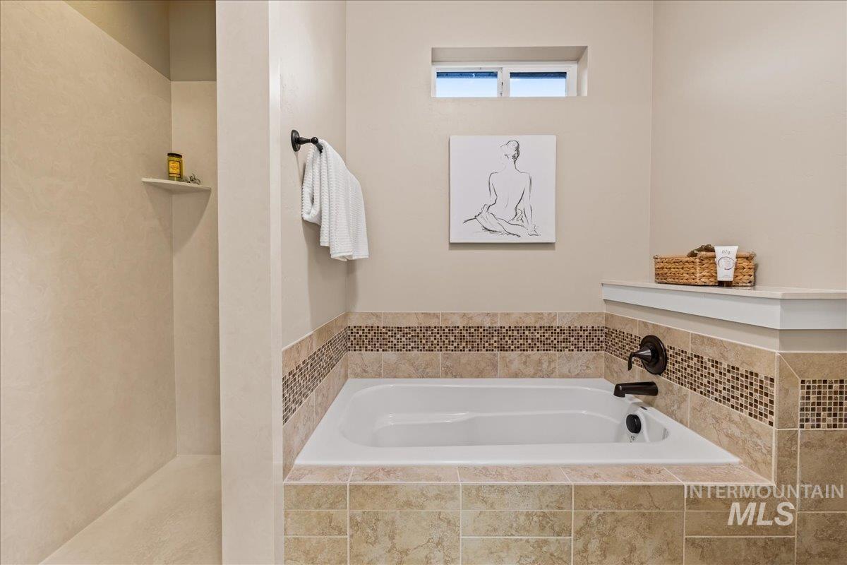 4255 N Rogue River Way Property Photo 35