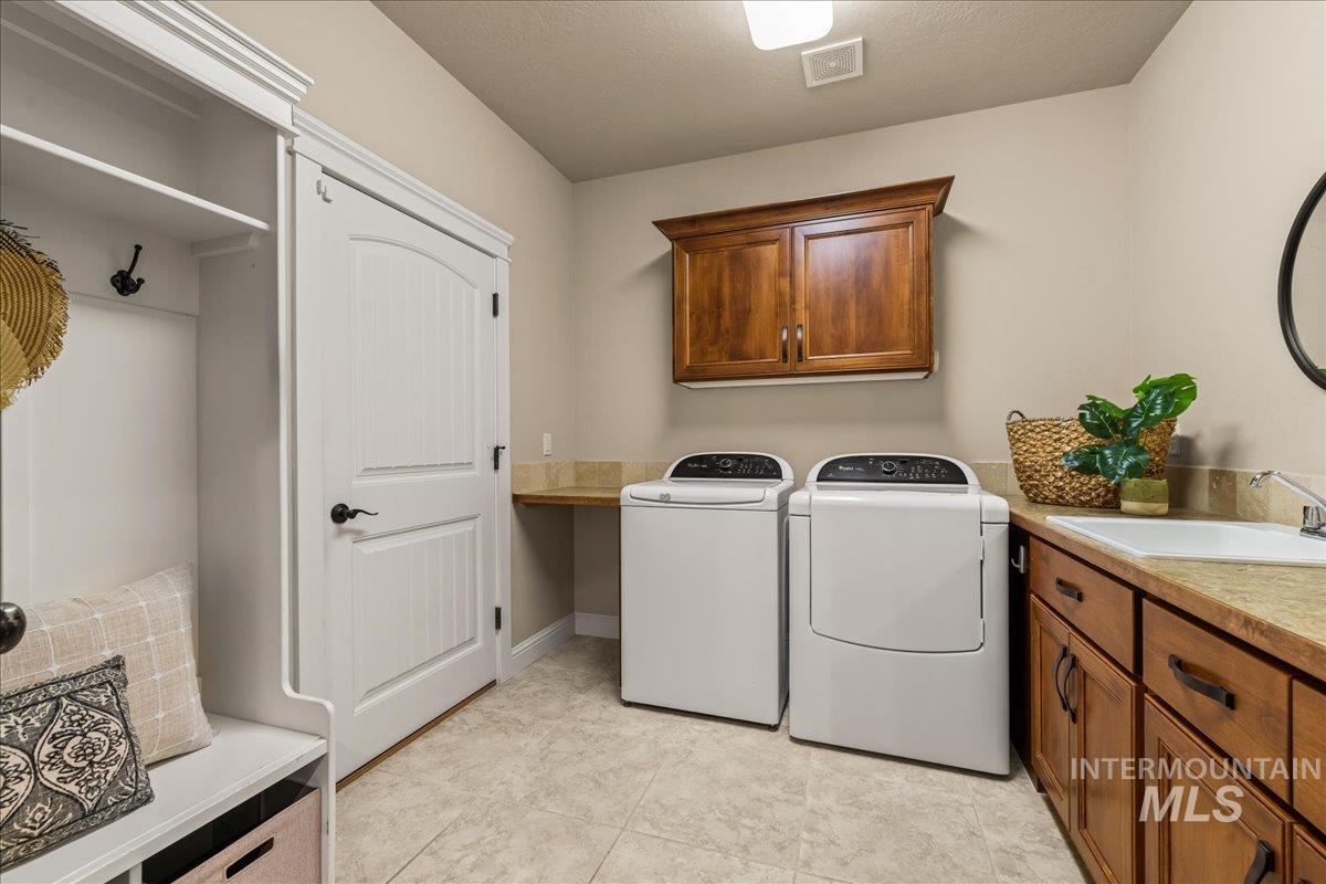 4255 N Rogue River Way Property Photo 36
