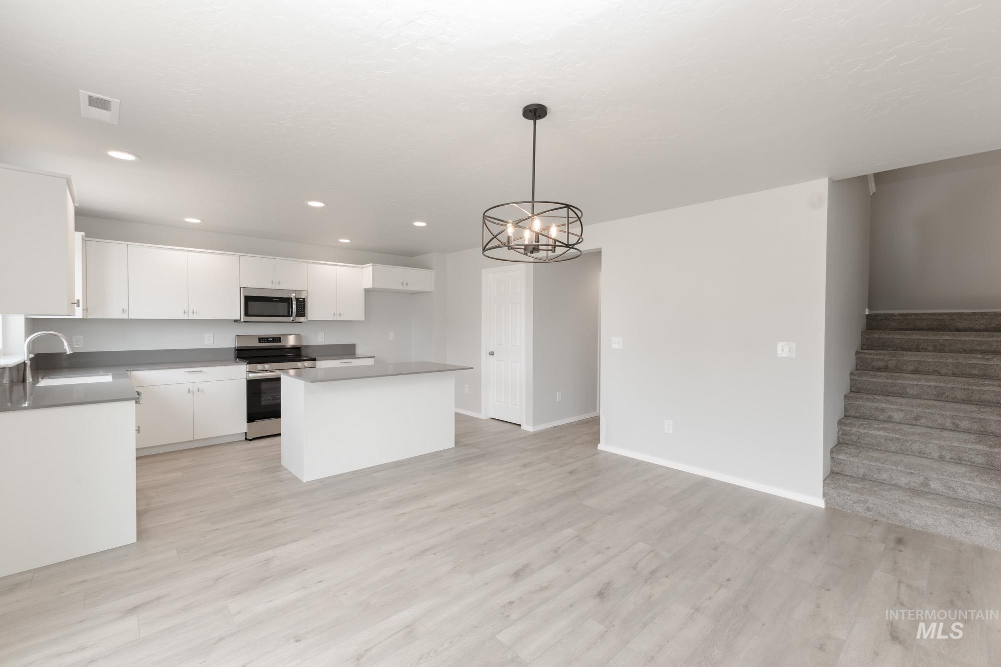 311 Chalcedony Ave Property Photo 3