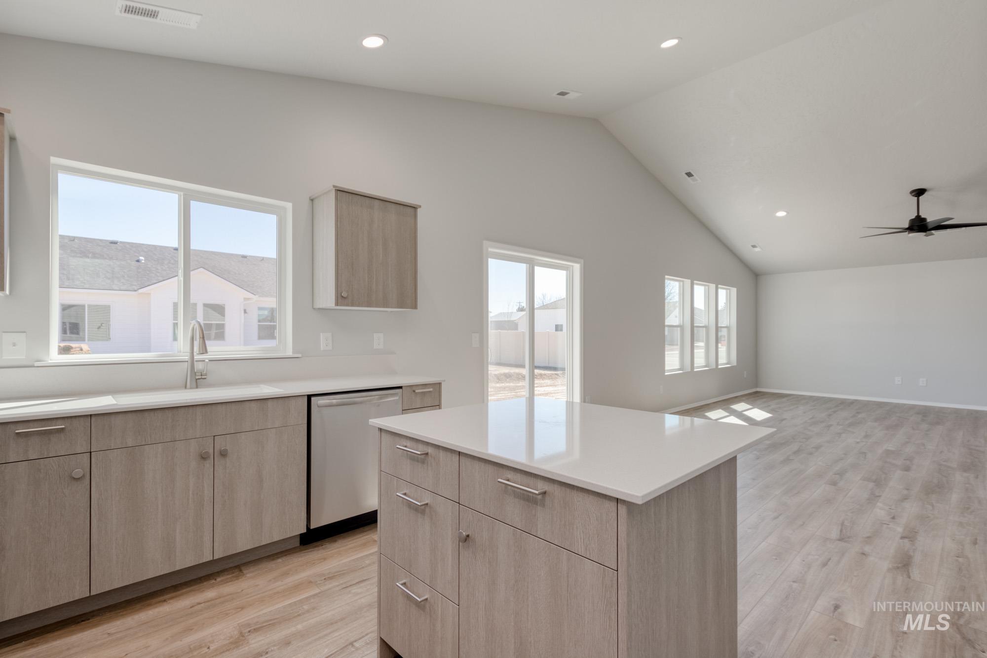 304 Chalcedony Ave Property Photo 4