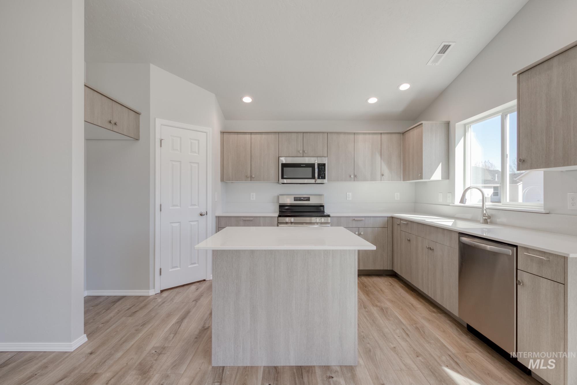 304 Chalcedony Ave Property Photo 6